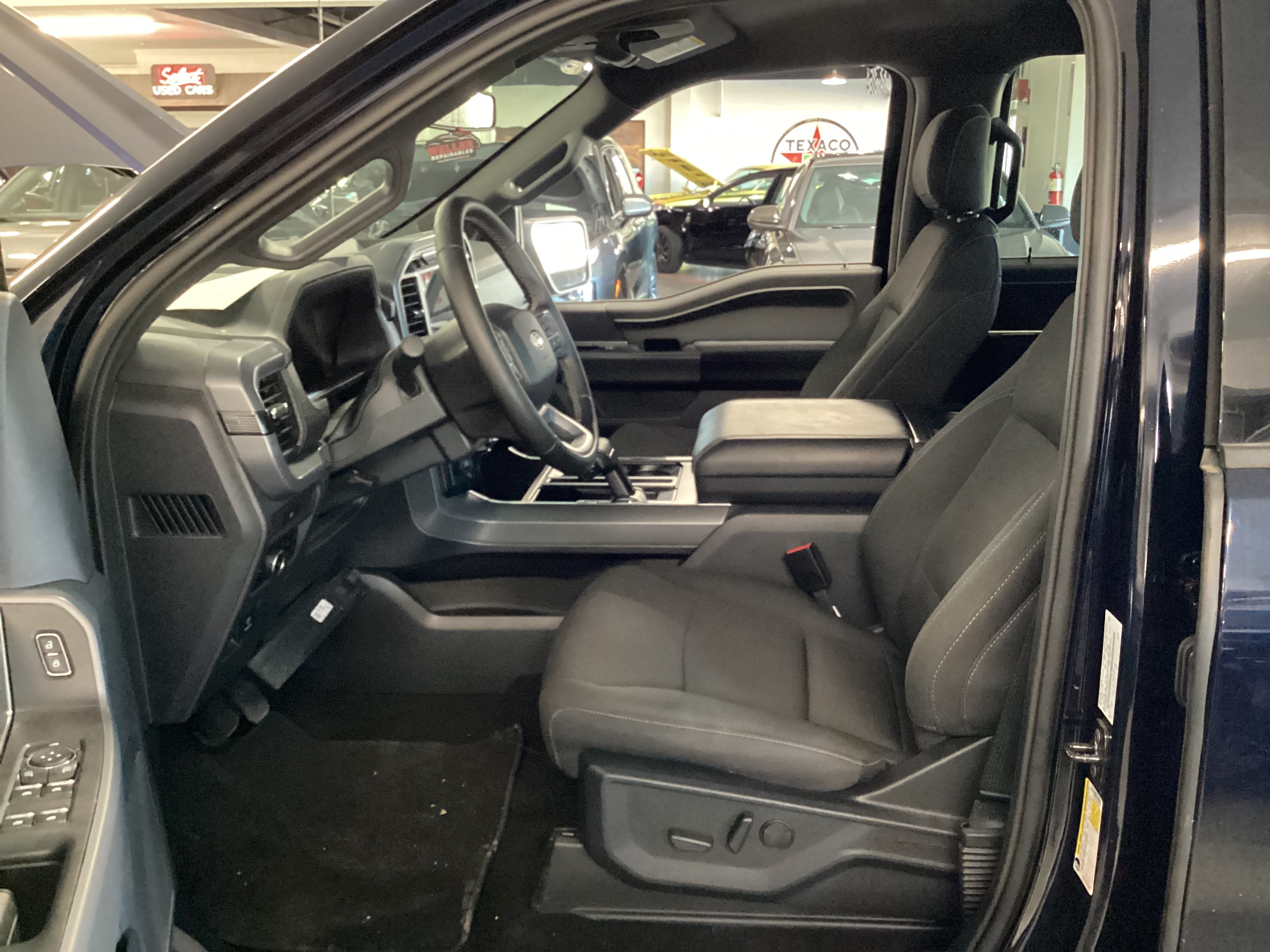 2025 FORD F-150 XLT 4WD SuperCrew - Image 10