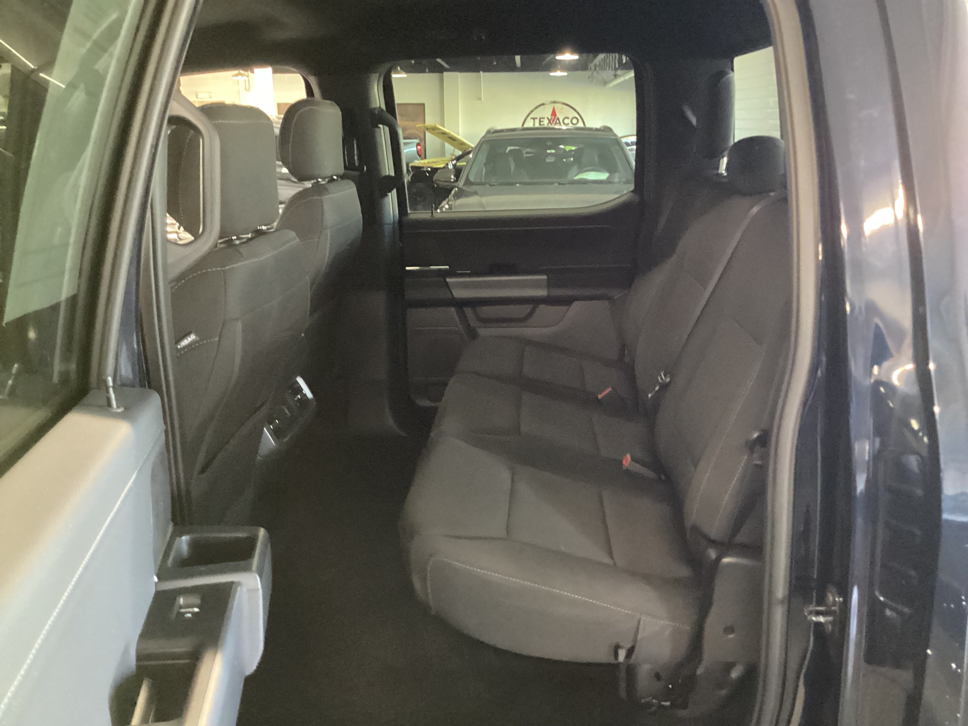 2025 FORD F-150 XLT 4WD SuperCrew - Image 11