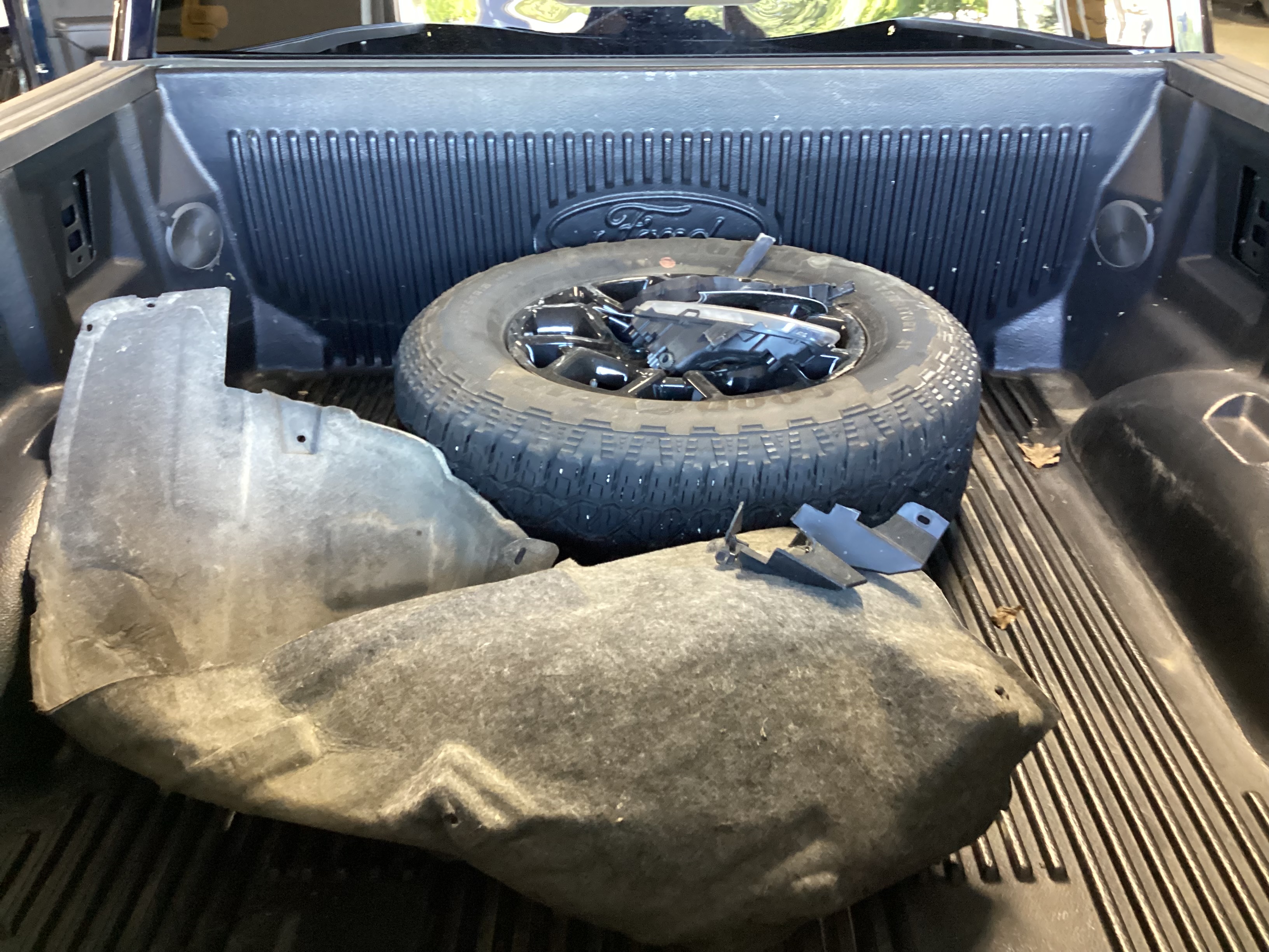 2025 FORD F-150 XLT 4WD SuperCrew - Image 13