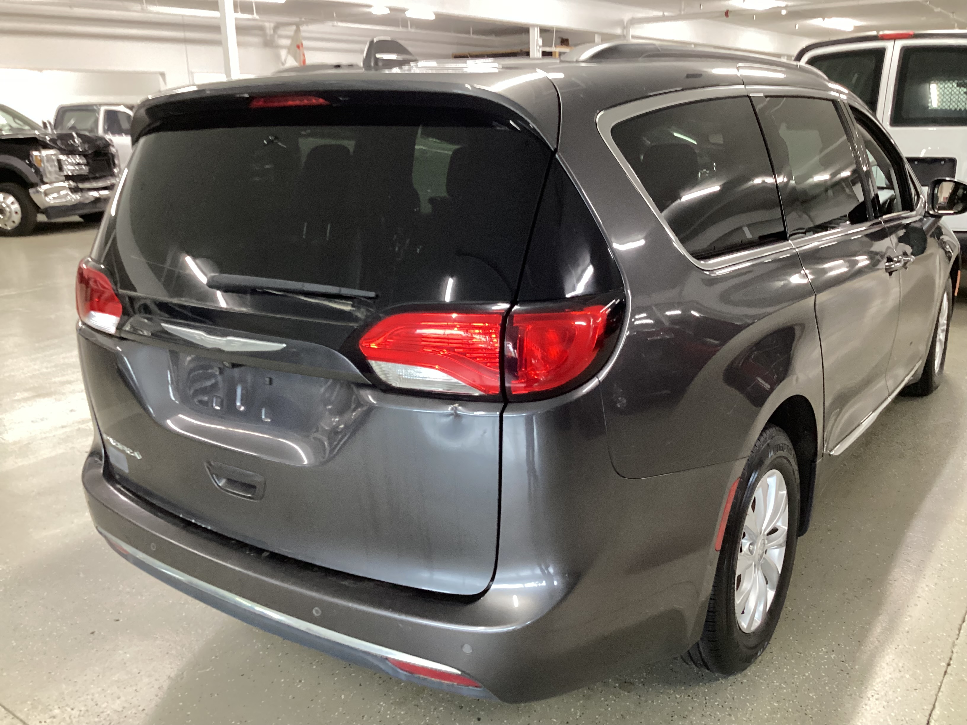 2017 CHRYSLER Pacifica Touring-L - Image 3