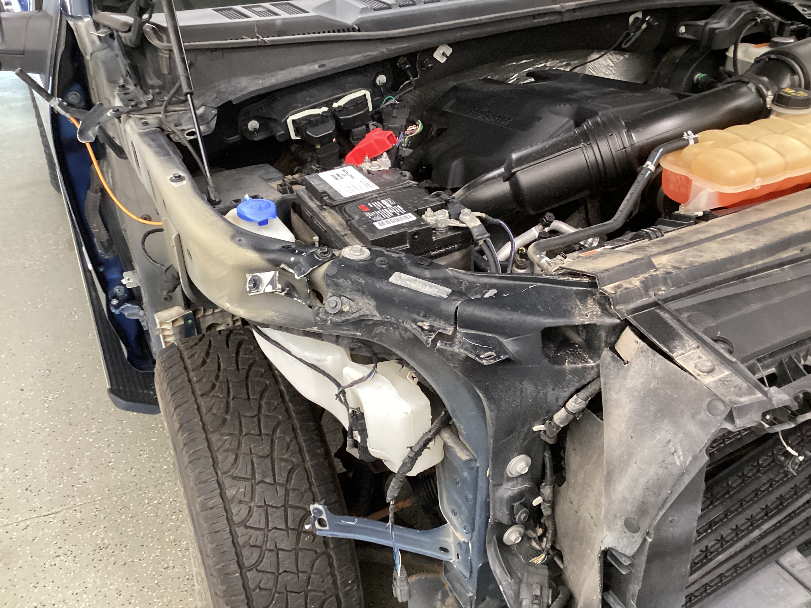 2017 FORD F-150 SuperCrew Platinum 4WD - Image 10