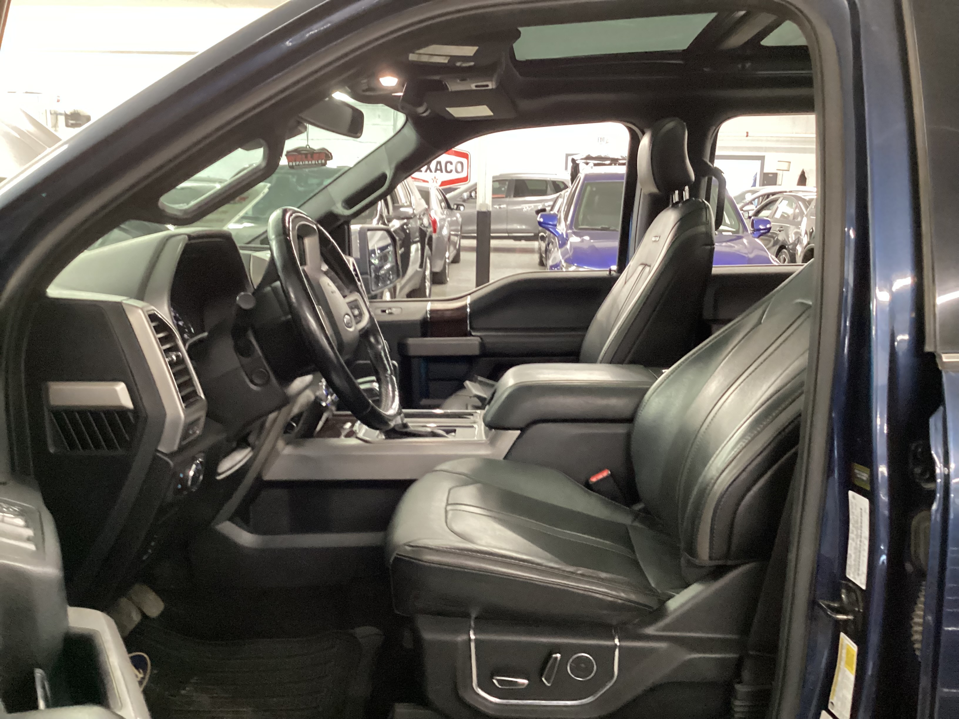 2017 FORD F-150 SuperCrew Platinum 4WD - Image 11