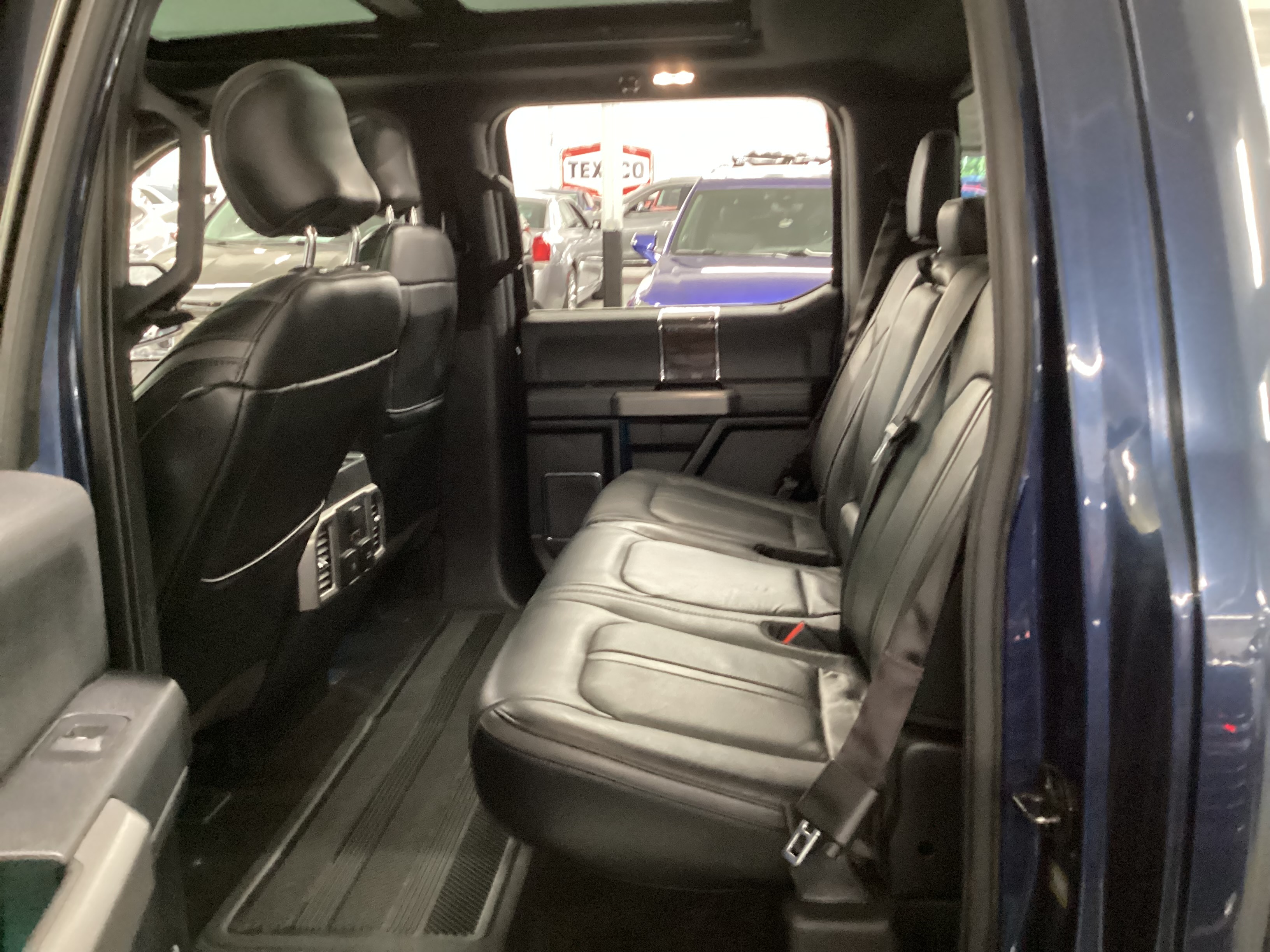 2017 FORD F-150 SuperCrew Platinum 4WD - Image 12