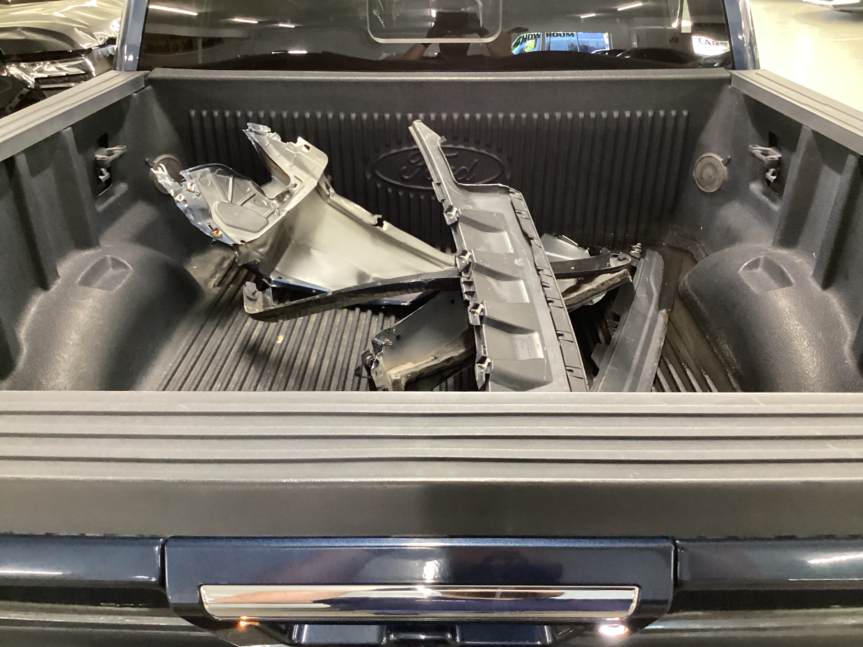 2017 FORD F-150 SuperCrew Platinum 4WD - Image 13