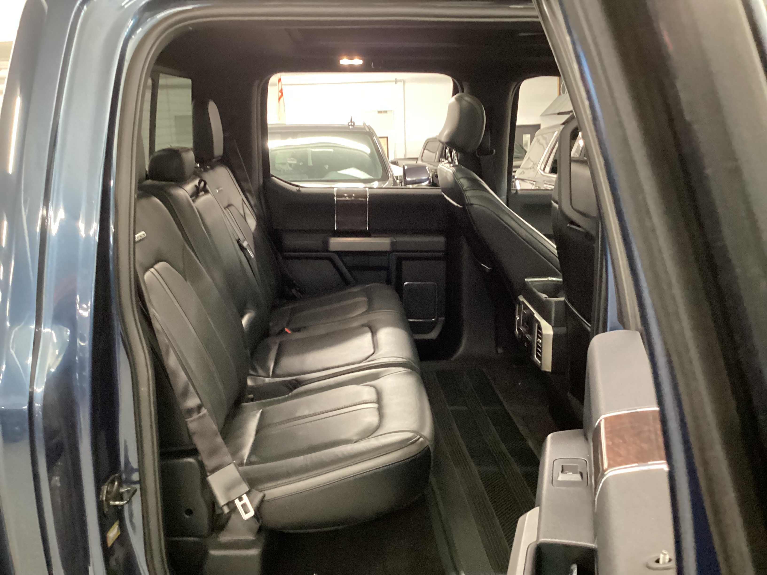 2017 FORD F-150 SuperCrew Platinum 4WD - Image 15