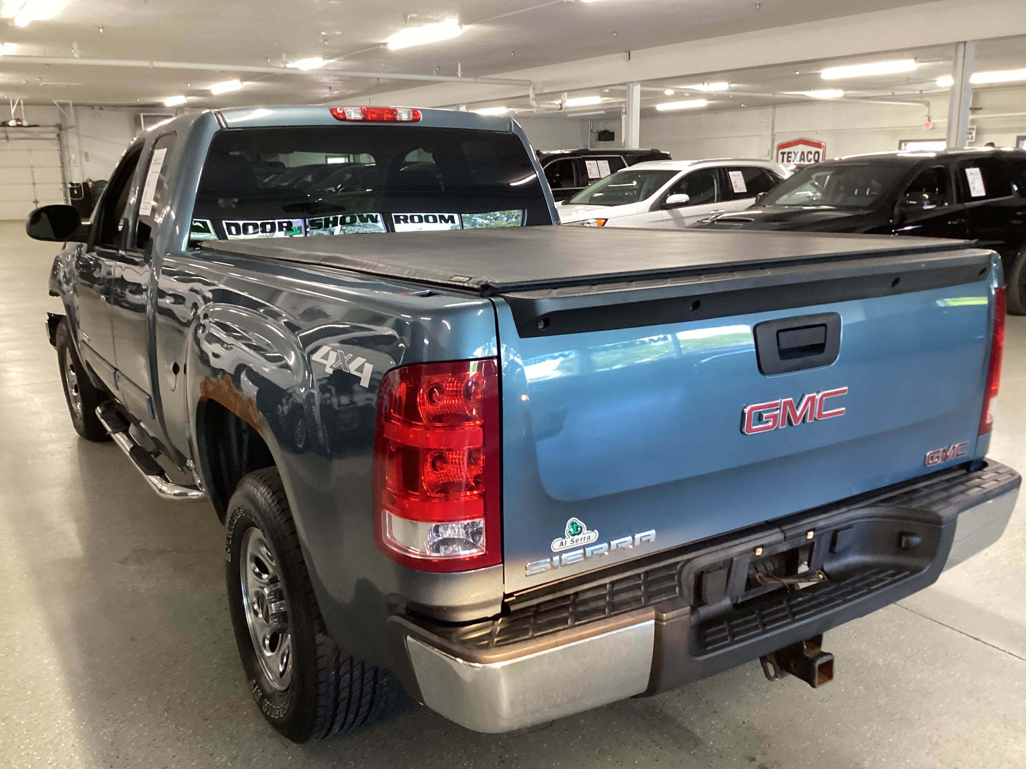 2013 GMC Sierra SL 4WD Ext. Cab - Image 2