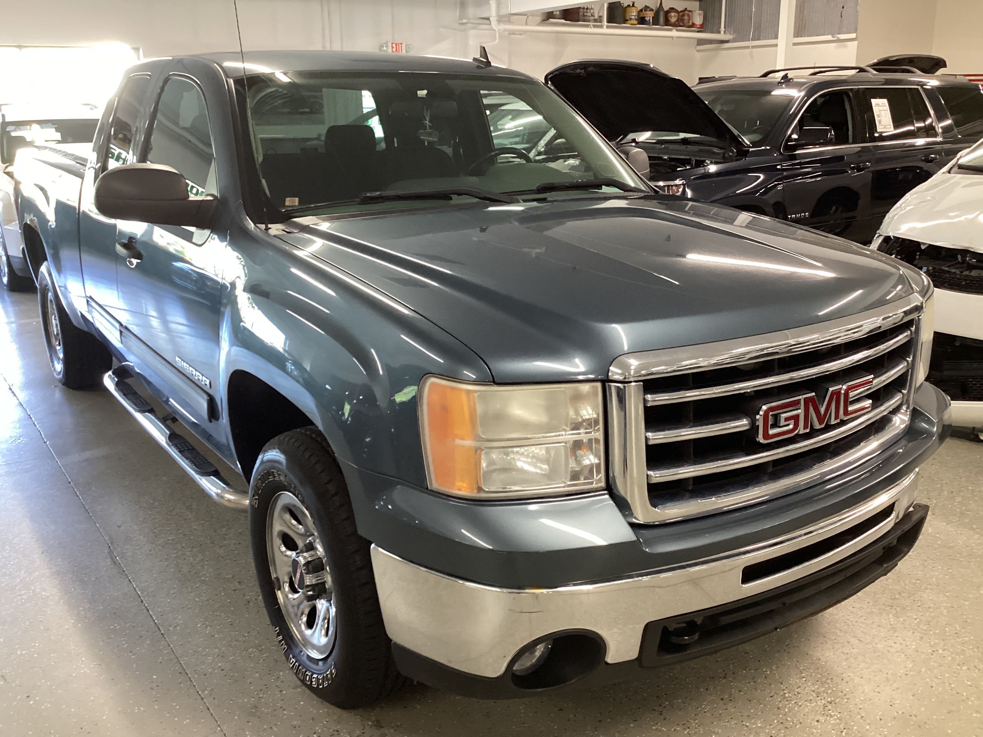 2013 GMC Sierra SL 4WD Ext. Cab - Image 4