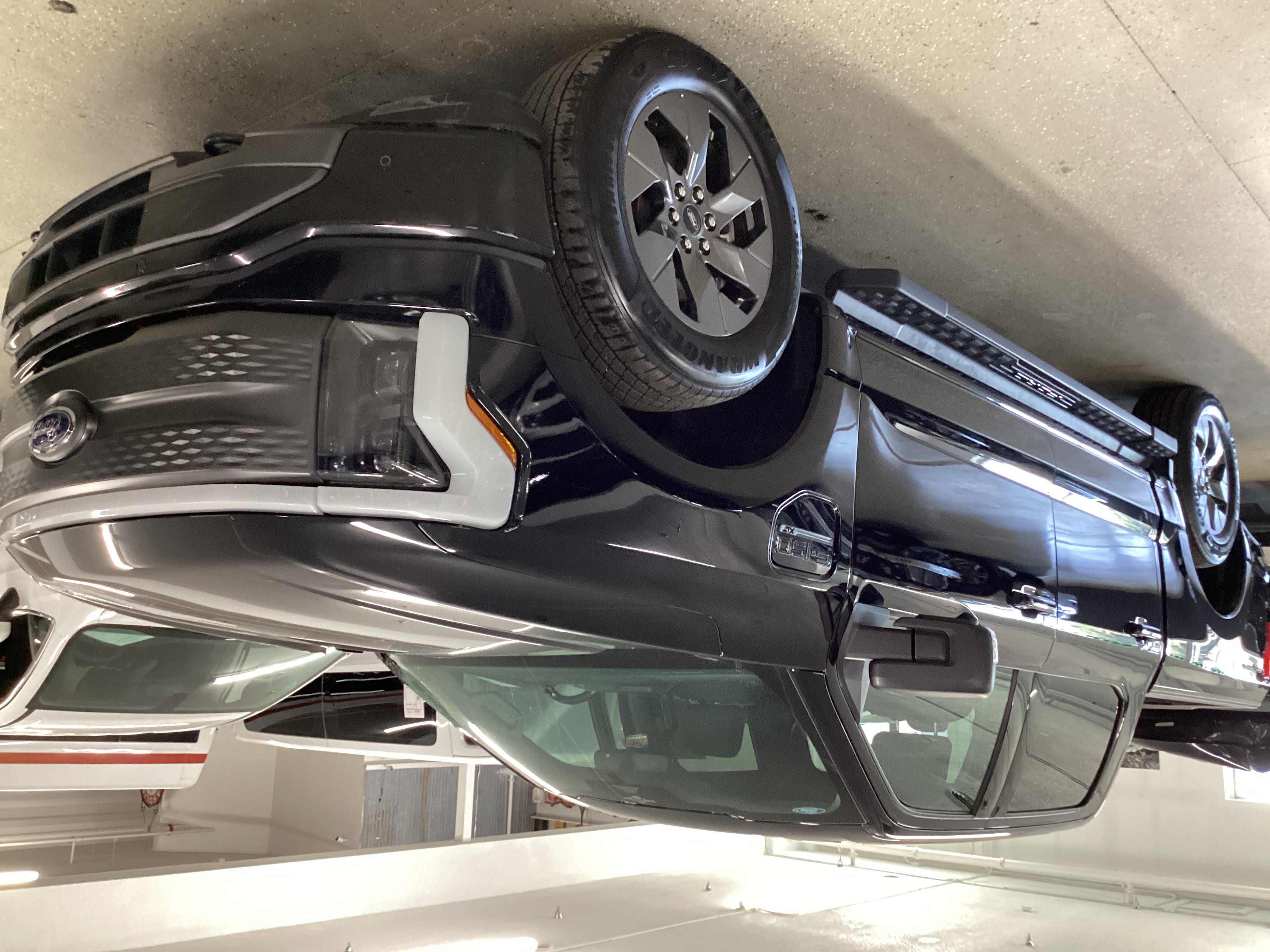 2023 FORD F-150 Lightning XLT 4WD SuperCrew - Image 2