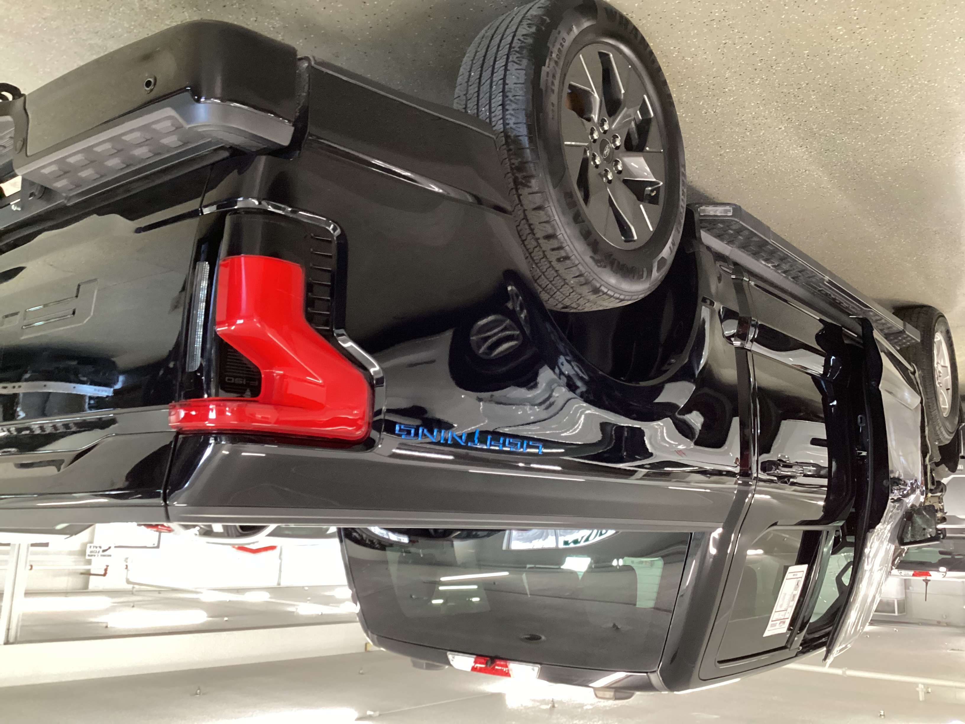 2023 FORD F-150 Lightning XLT 4WD SuperCrew - Image 3