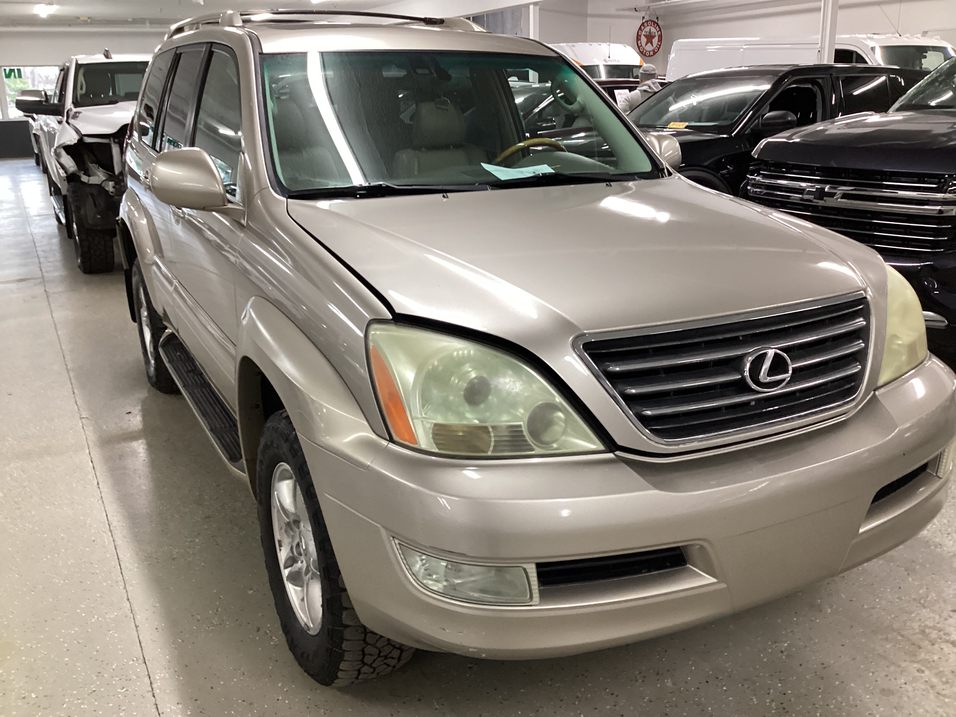 2005 LEXUS GX470 4WD - Image 4