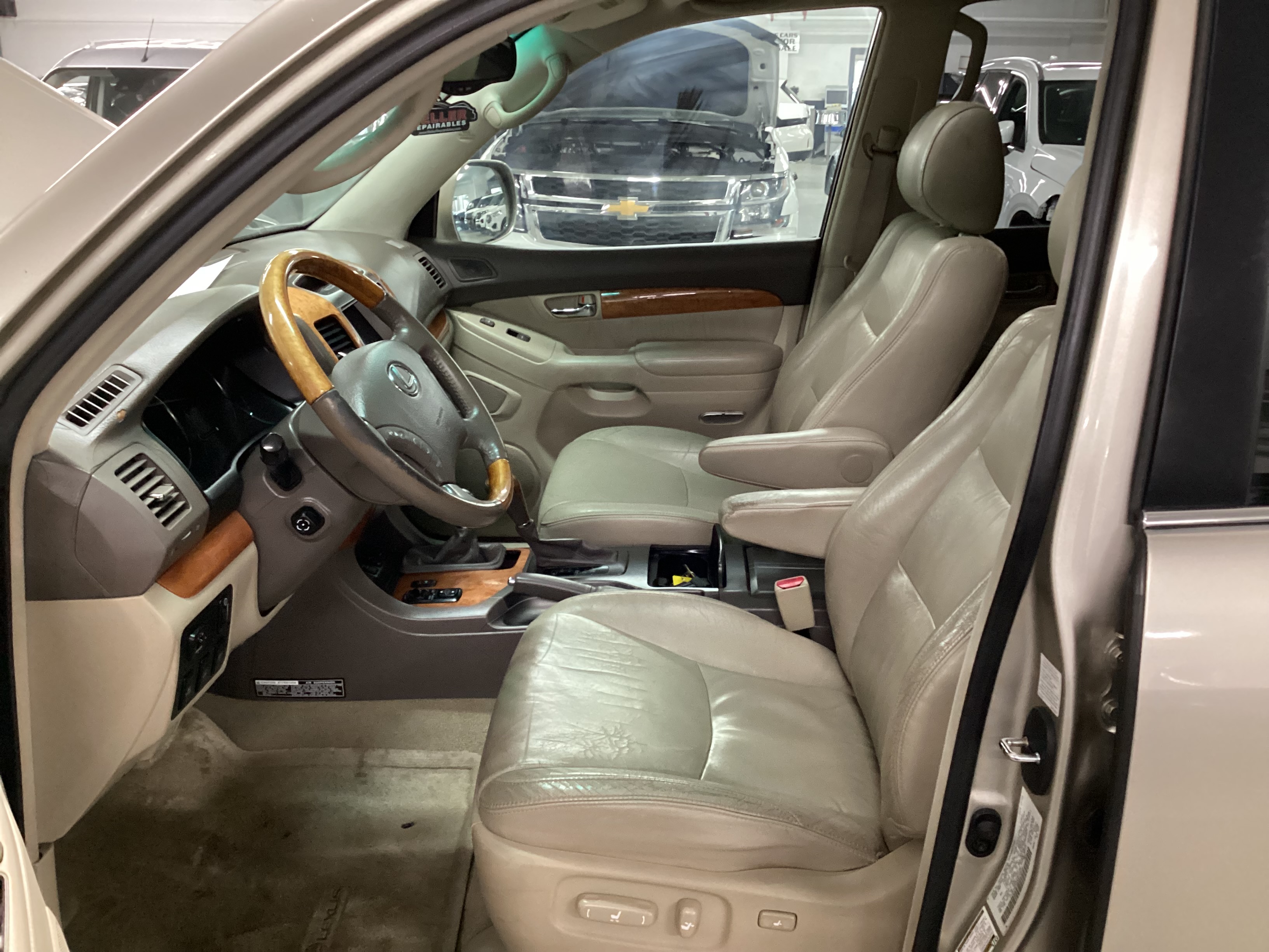 2005 LEXUS GX470 4WD - Image 6