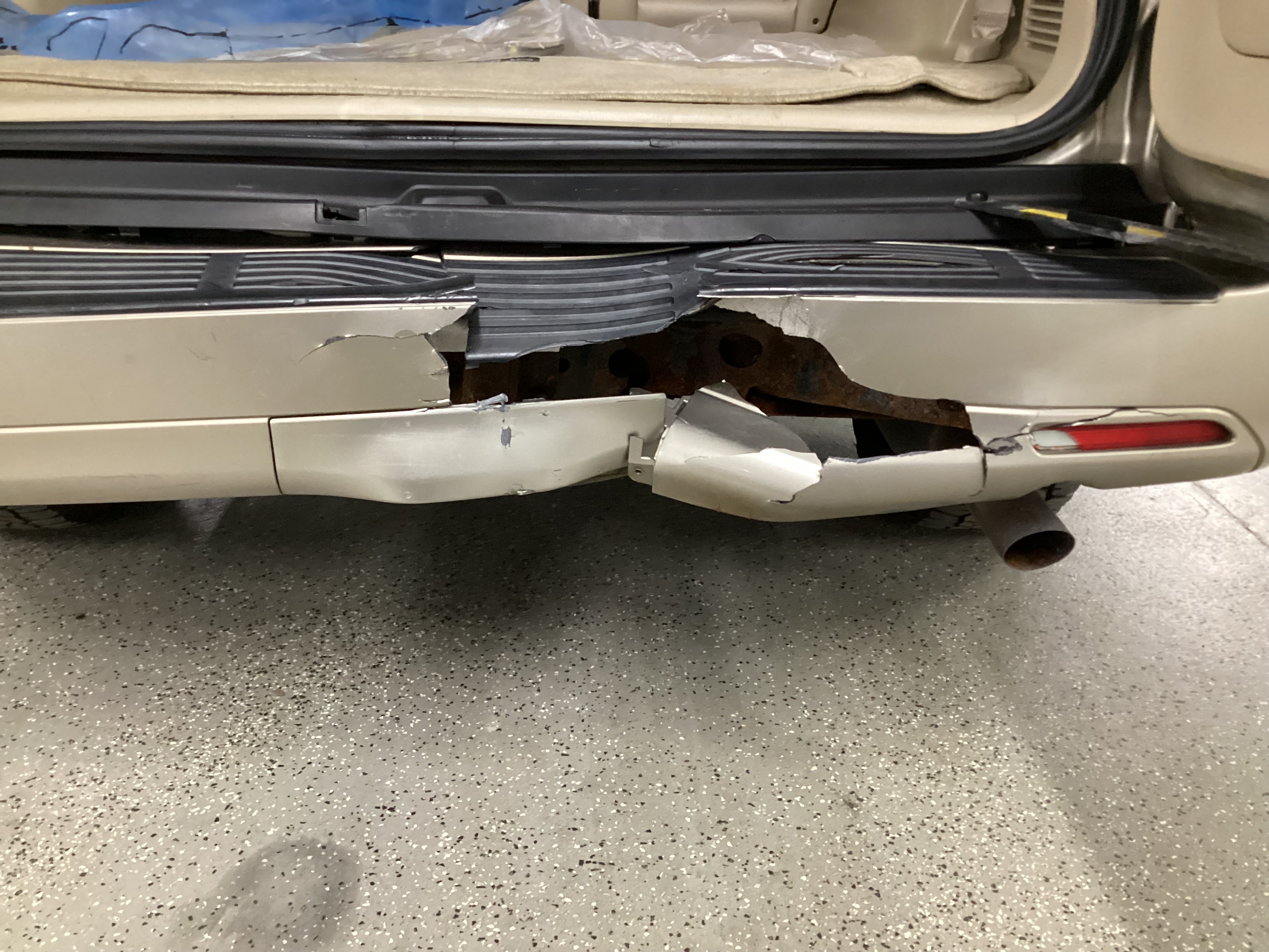 2005 LEXUS GX470 4WD - Image 10