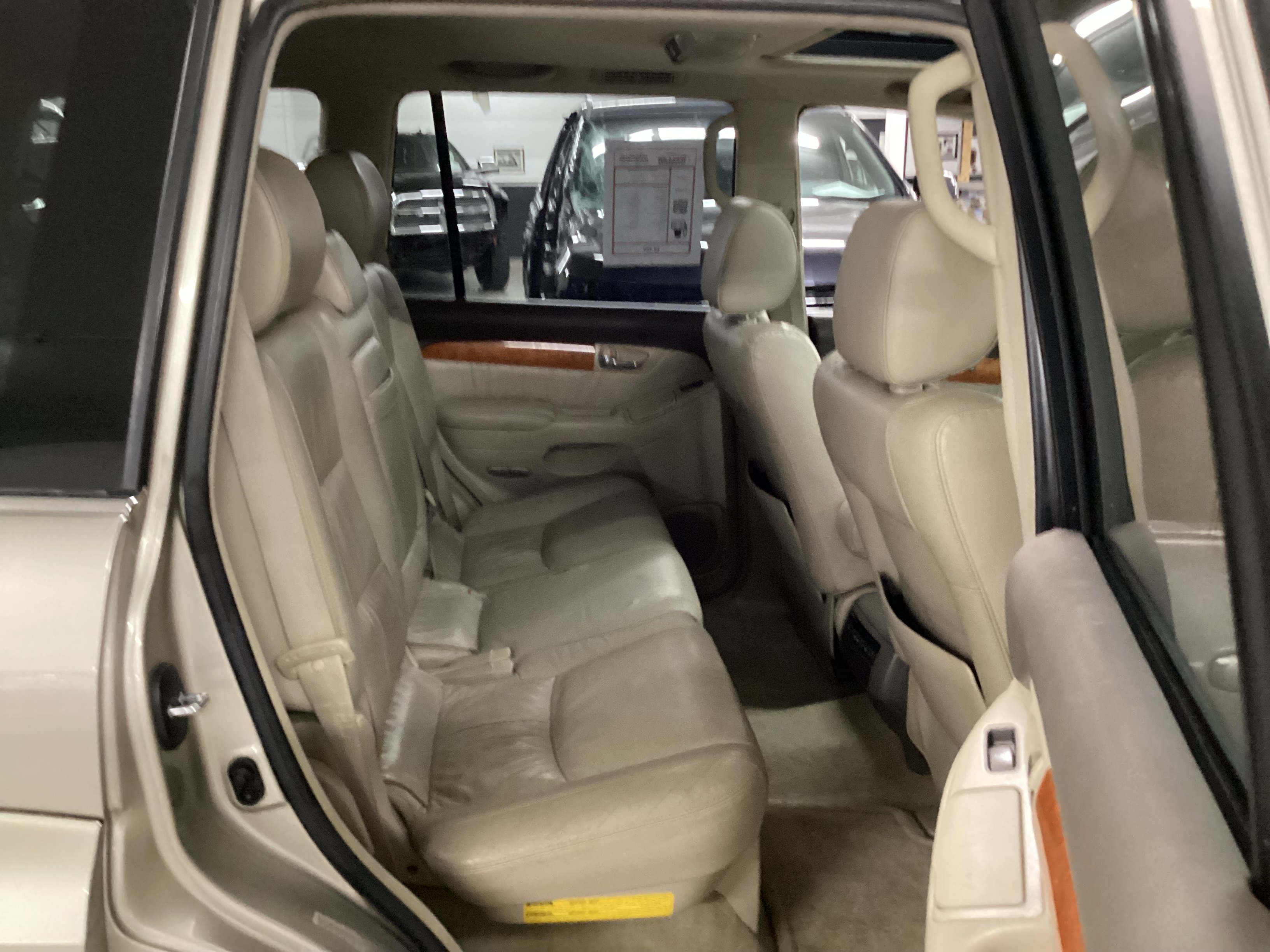 2005 LEXUS GX470 4WD - Image 12