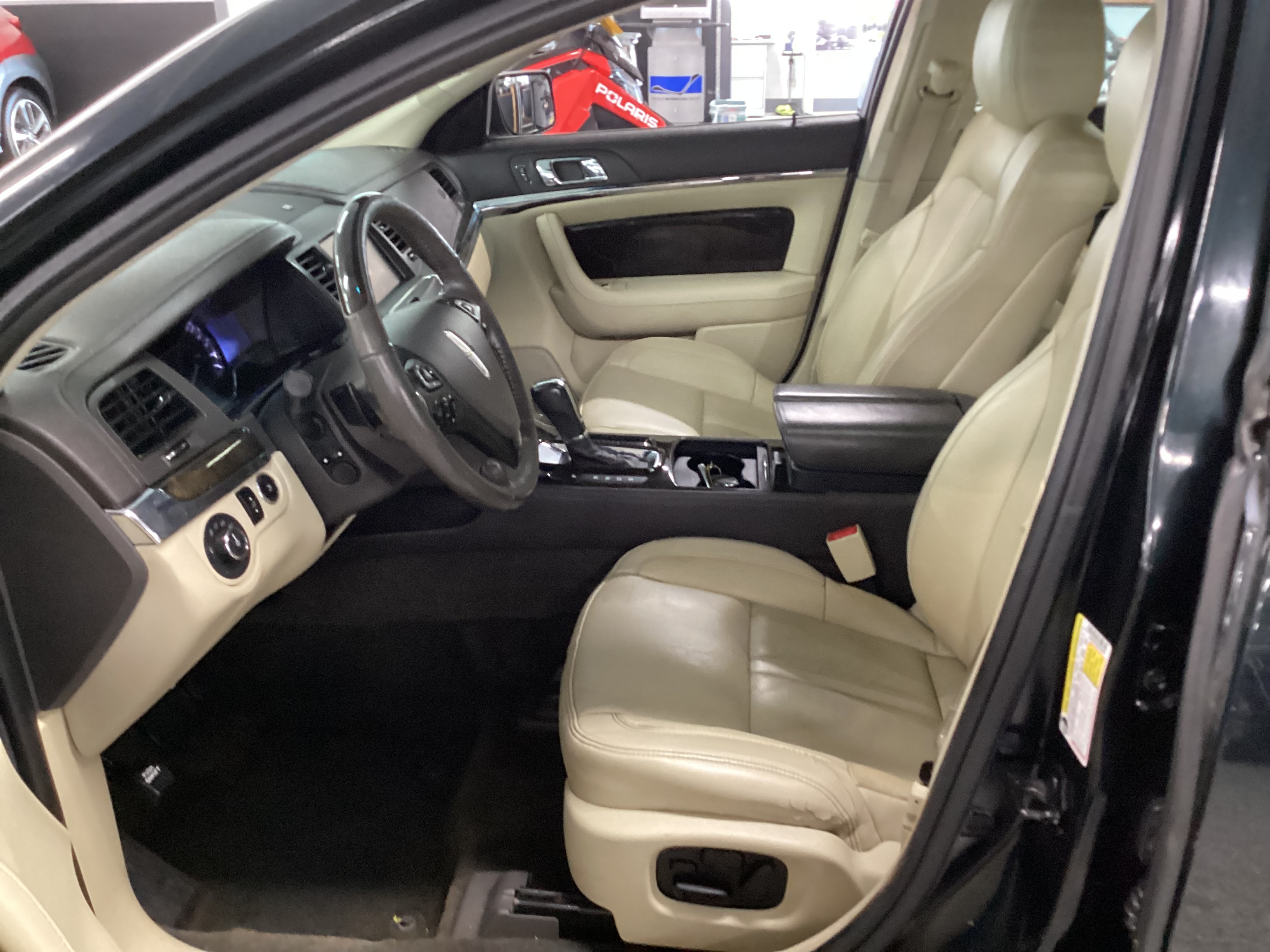 2014 LINCOLN MKS AWD - Image 5