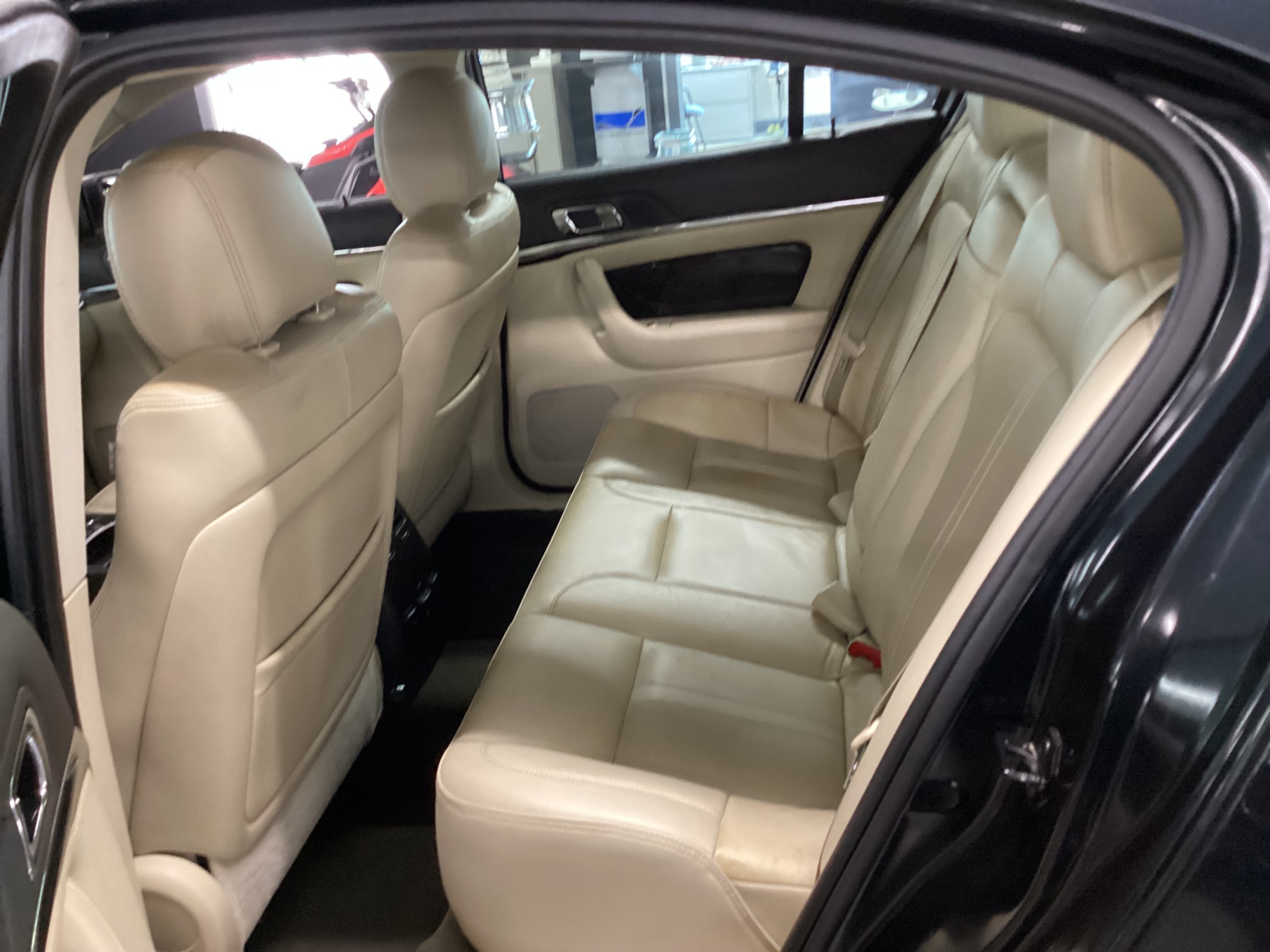 2014 LINCOLN MKS AWD - Image 6