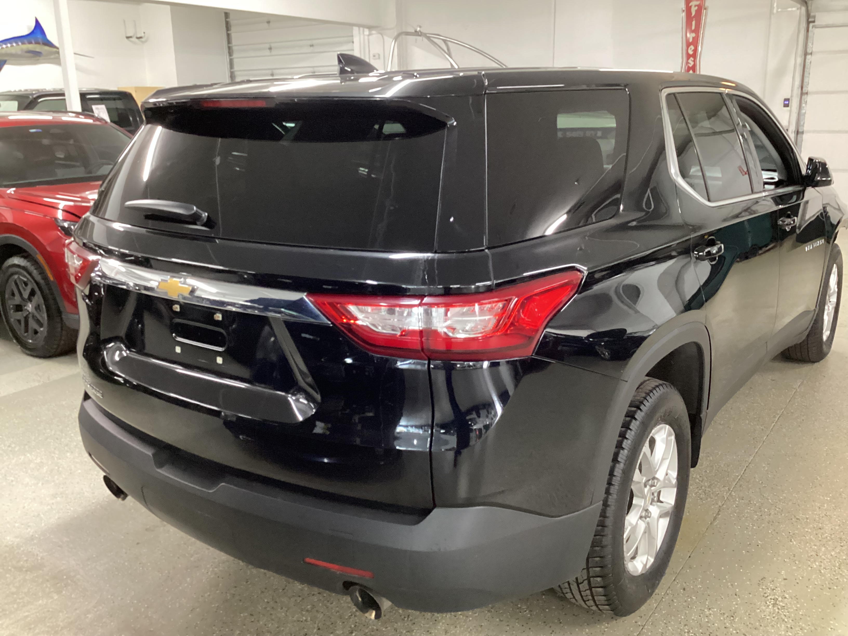 2018 CHEVROLET Traverse LS - Image 3