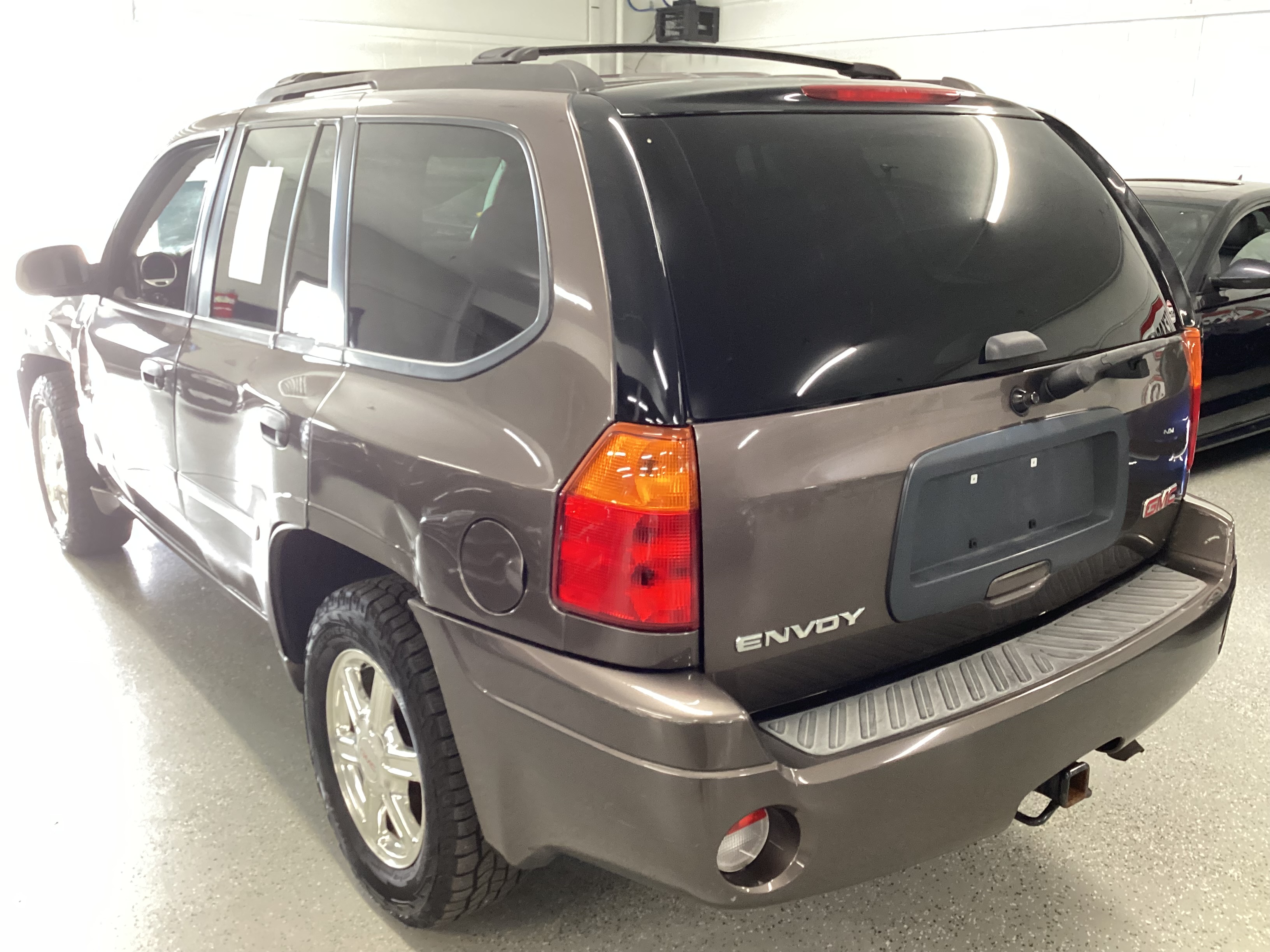 2008 GMC Envoy SLE2 4WD - Image 2