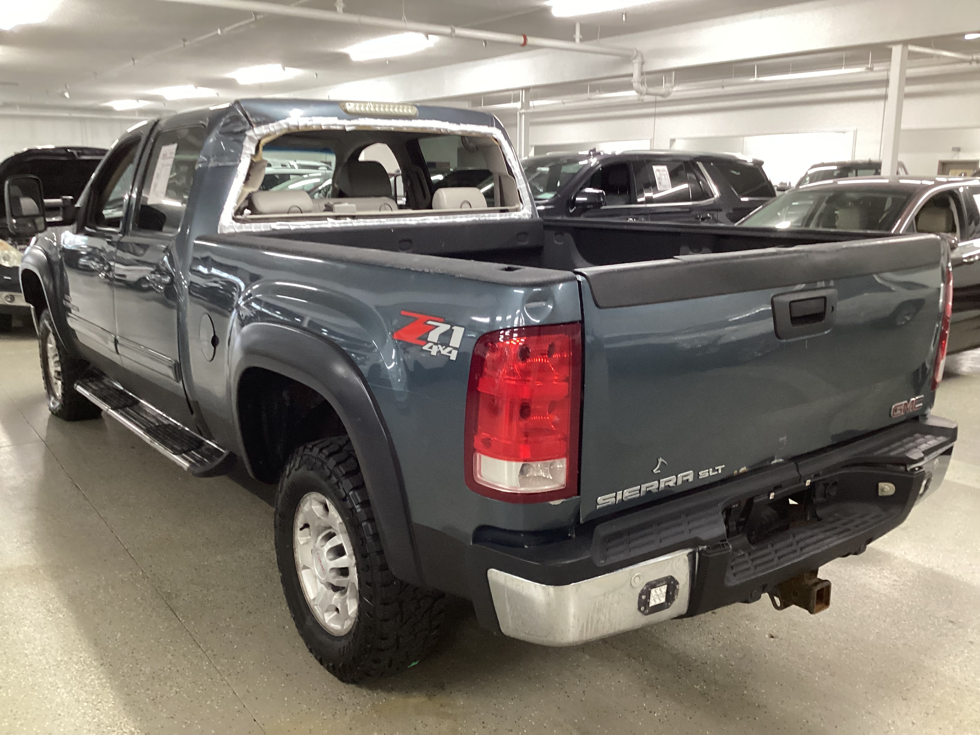 2008 GMC Sierra 2500HD 4WD Crew Cab SLT - Image 2