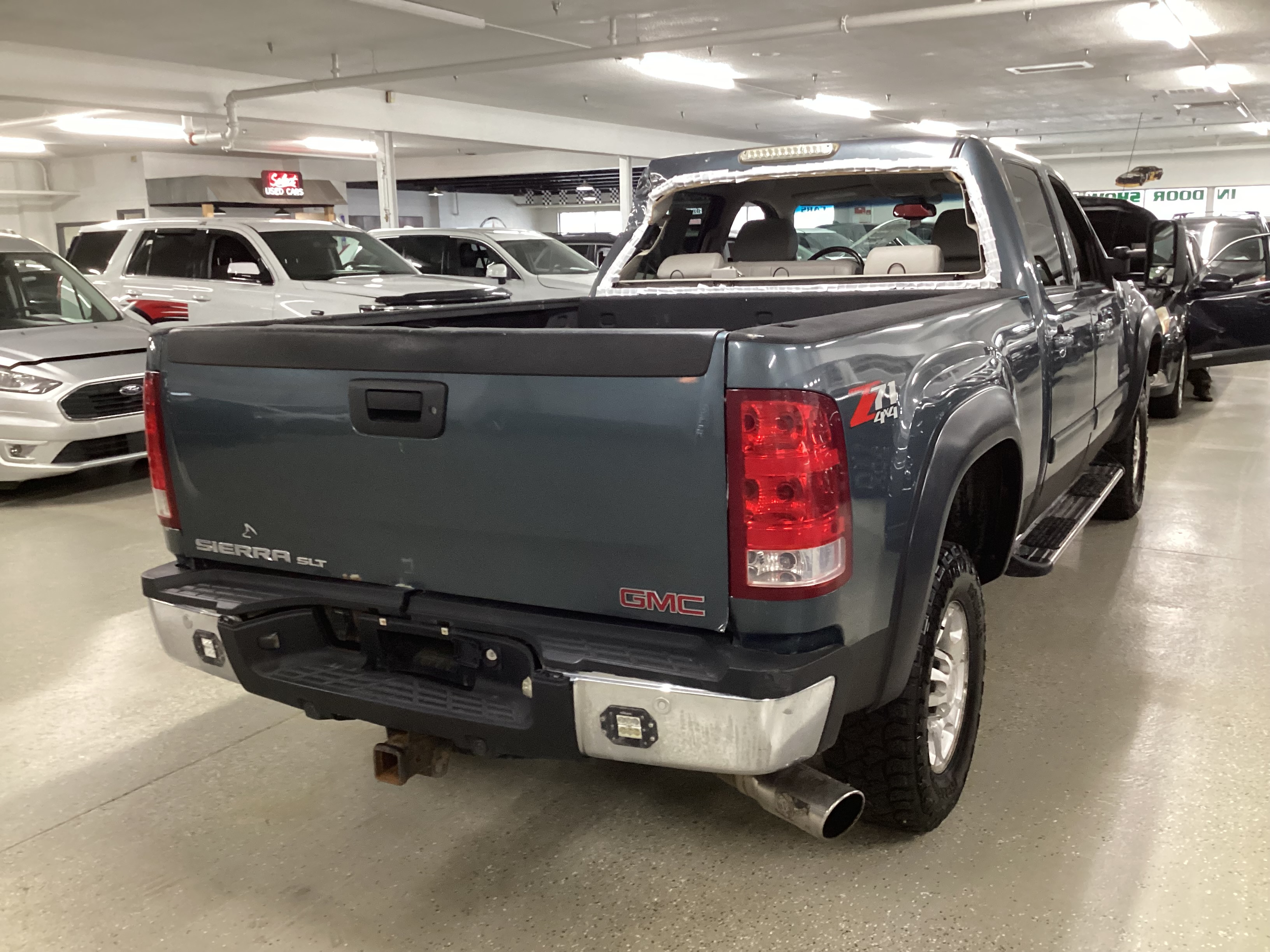 2008 GMC Sierra 2500HD 4WD Crew Cab SLT - Image 3