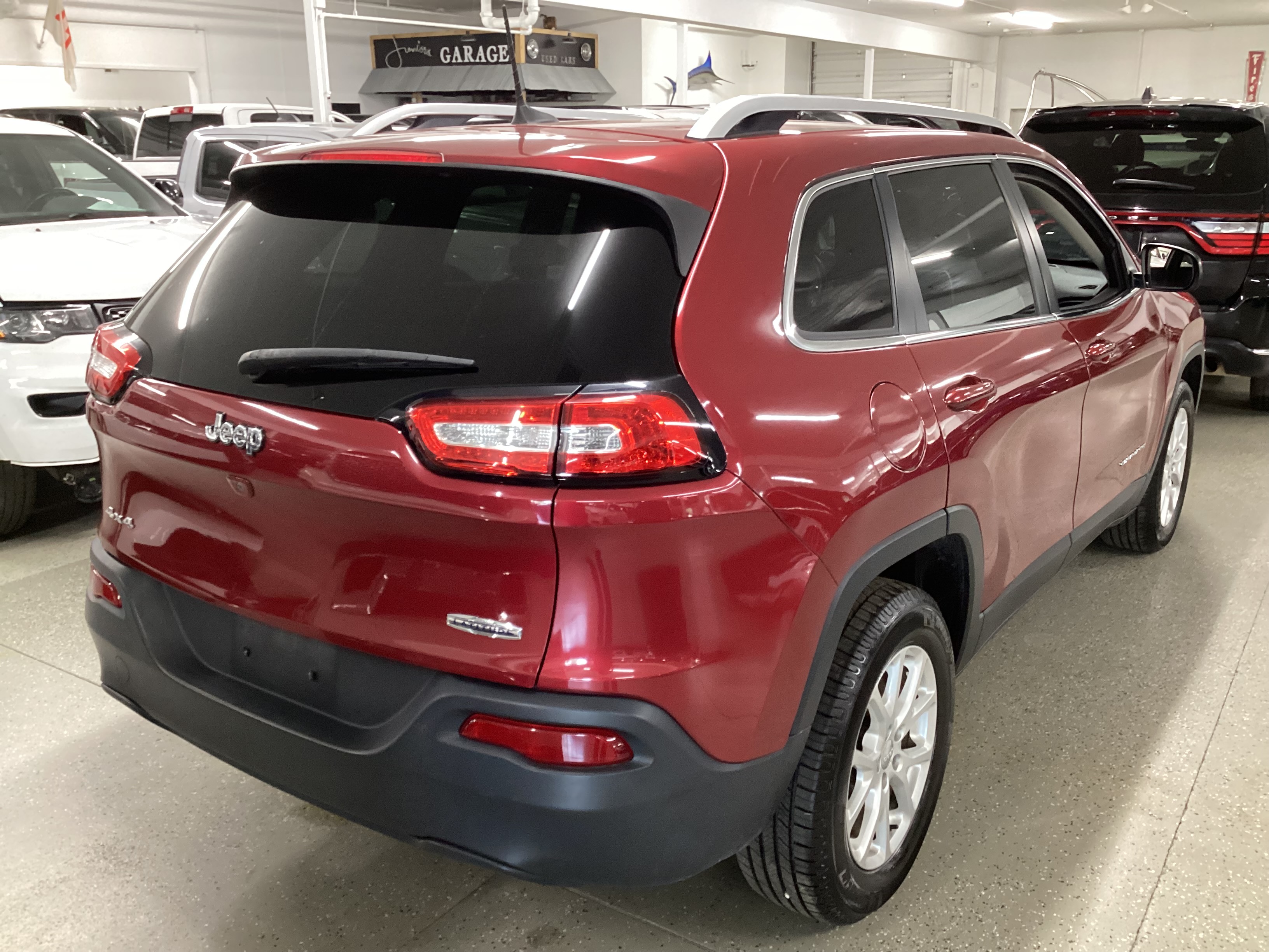 2016 JEEP Cherokee Latitude 4WD - Image 3