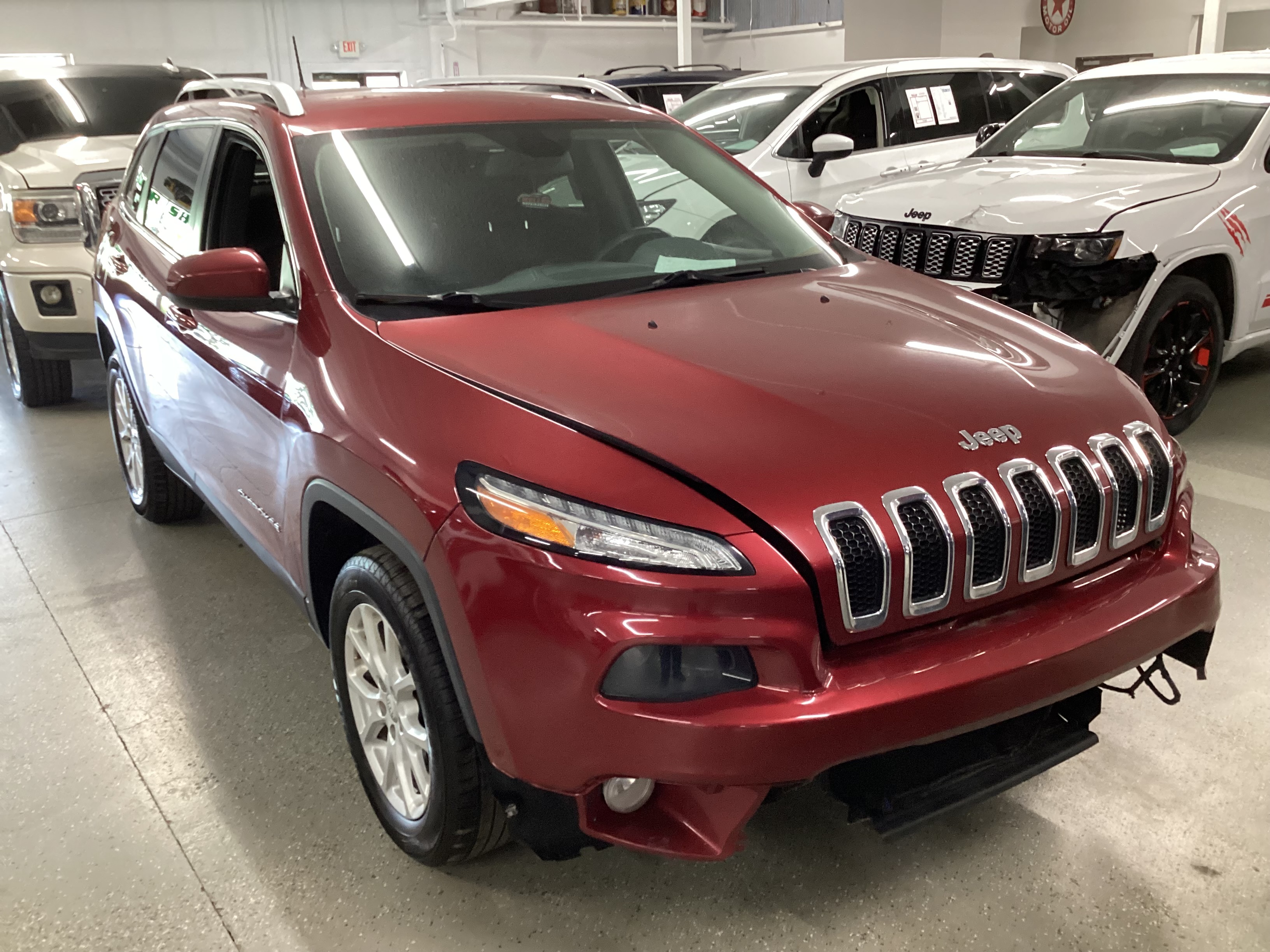 2016 JEEP Cherokee Latitude 4WD - Image 4