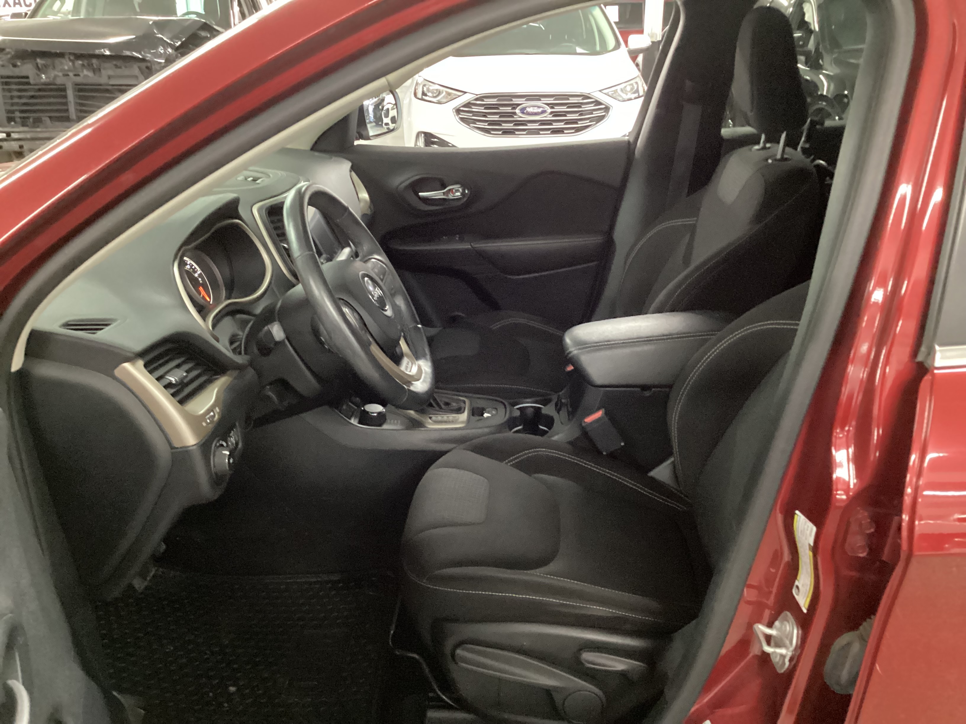 2016 JEEP Cherokee Latitude 4WD - Image 10