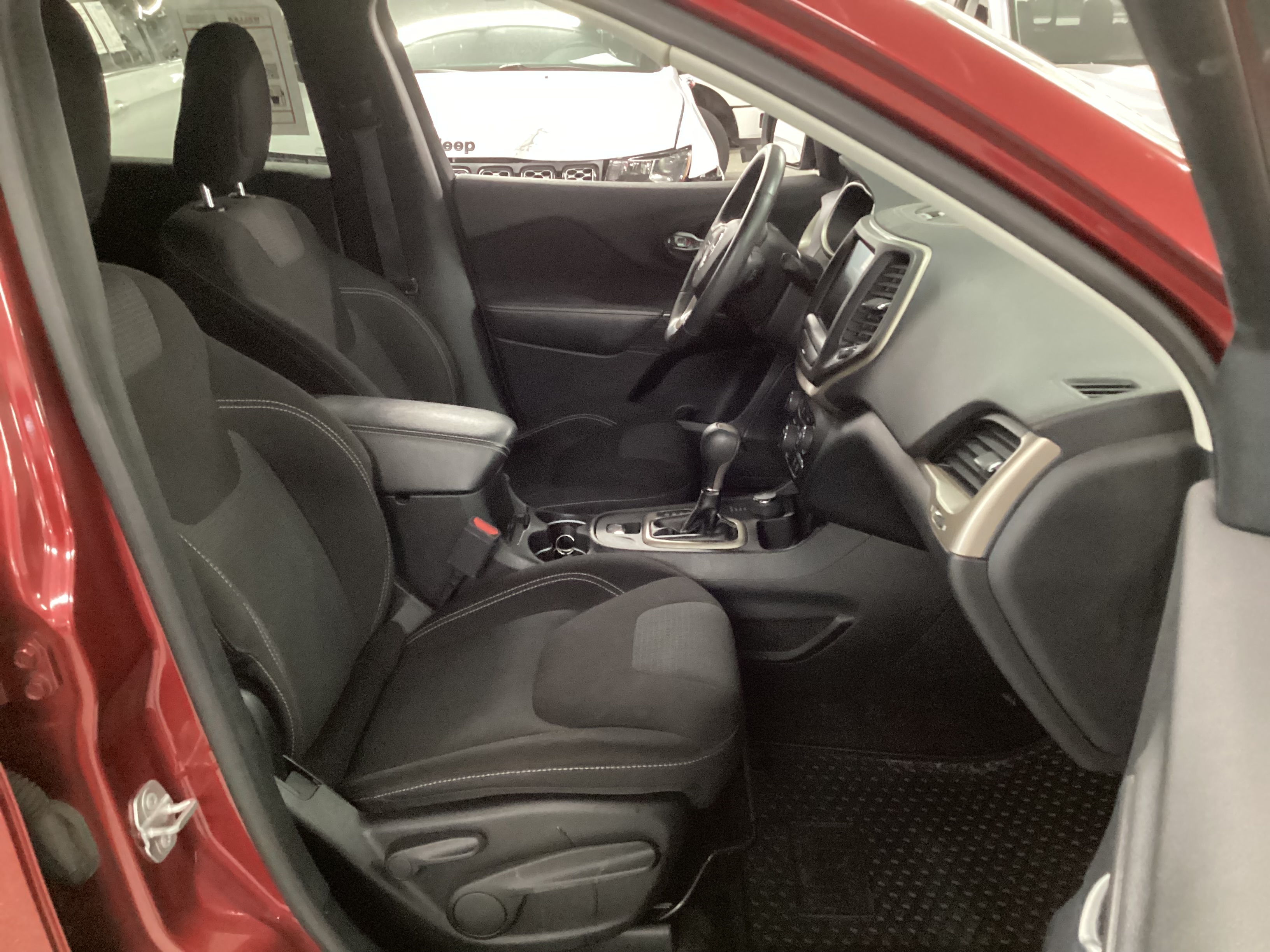 2016 JEEP Cherokee Latitude 4WD - Image 14