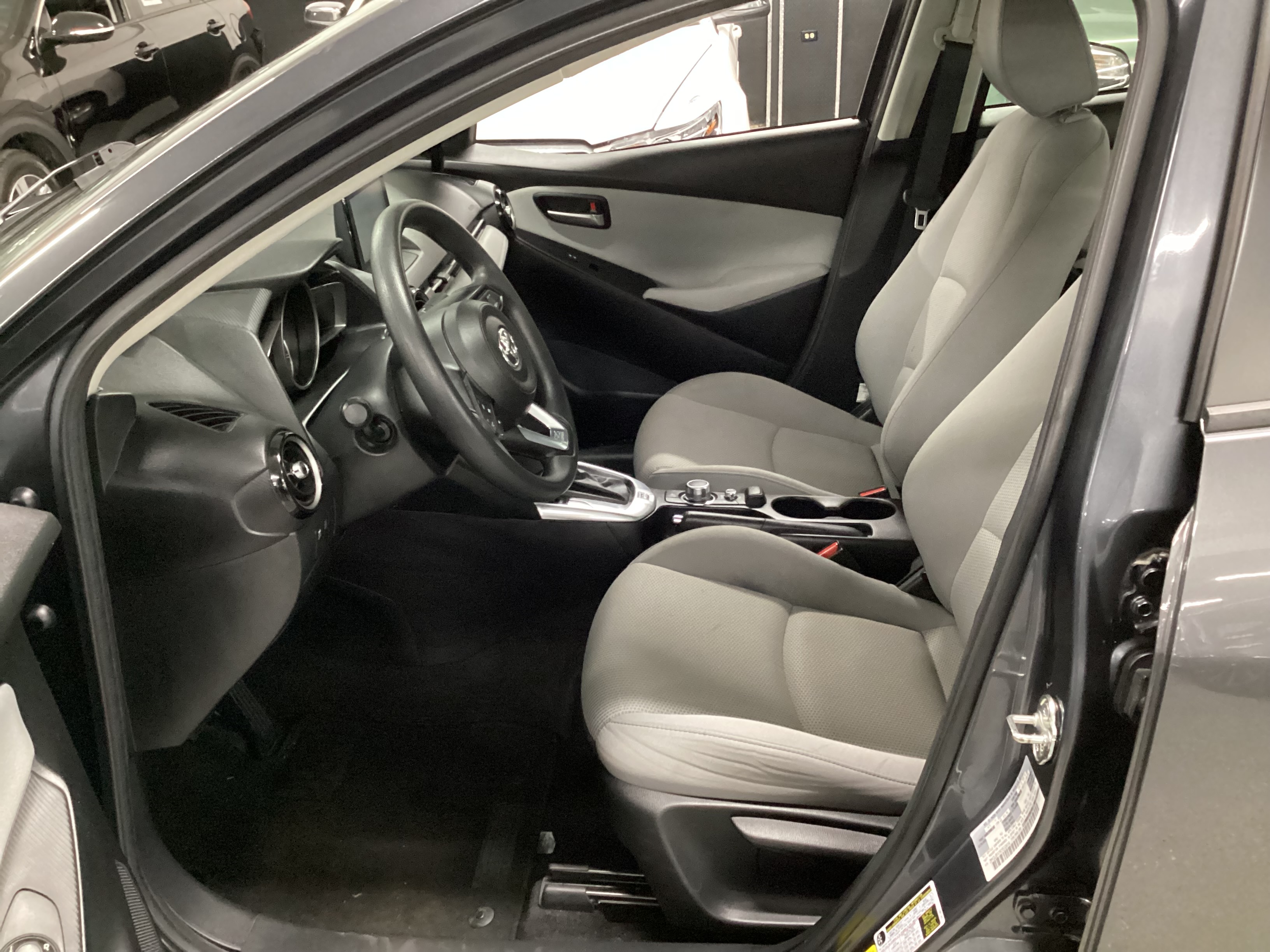 2019 TOYOTA Yaris LE - Image 6