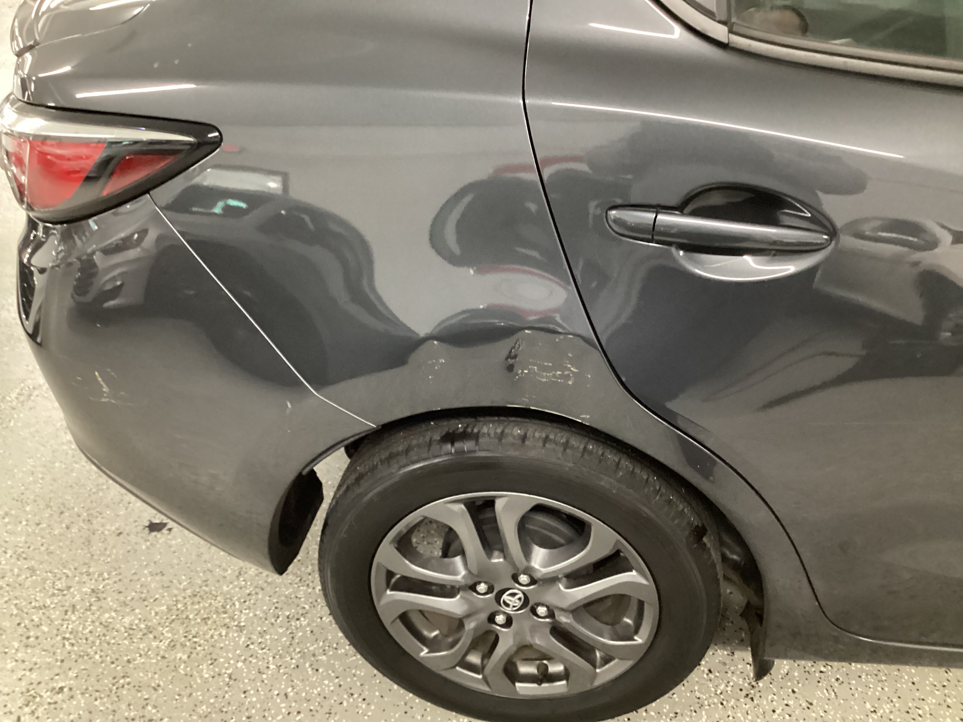 2019 TOYOTA Yaris LE - Image 9