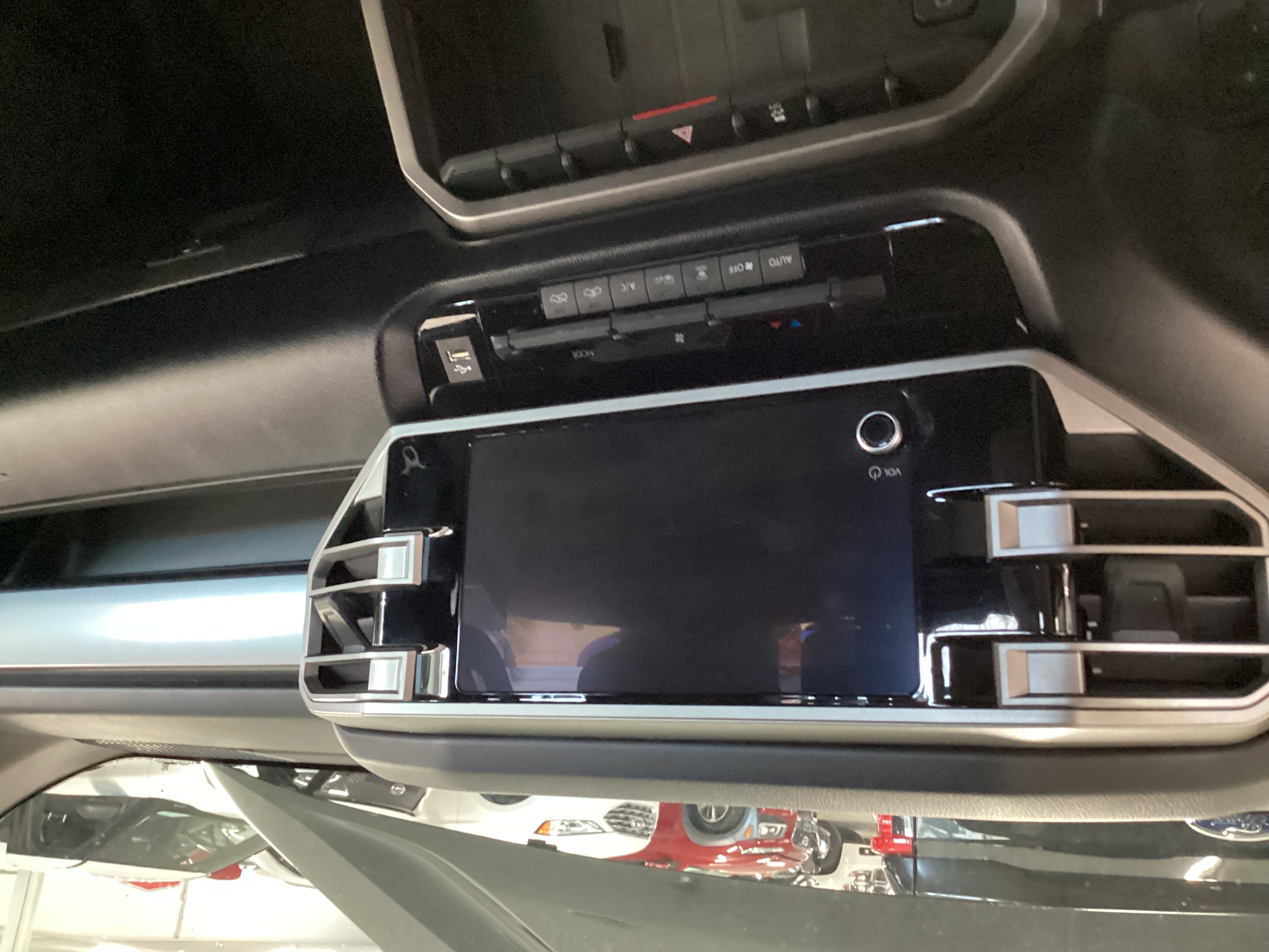 2025 TOYOTA Tundra SR5 CrewMax - Image 8