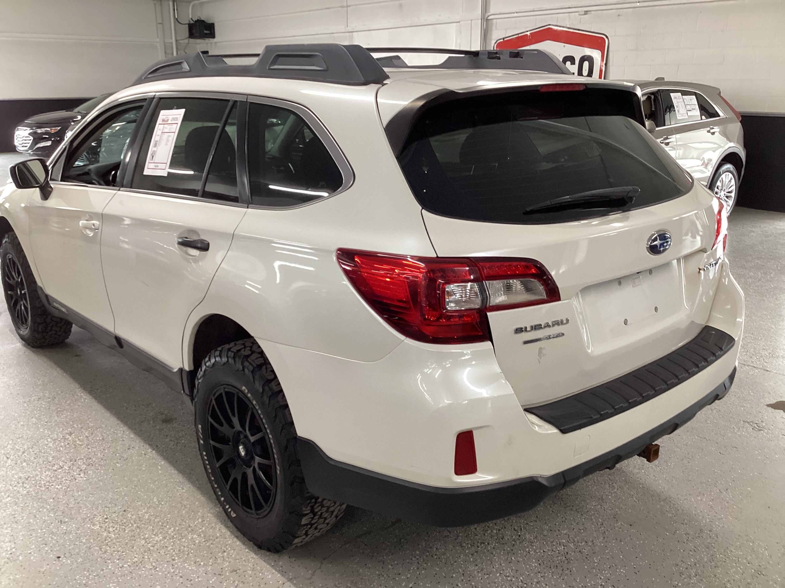 2015 SUBARU Outback Wagon - Image 2