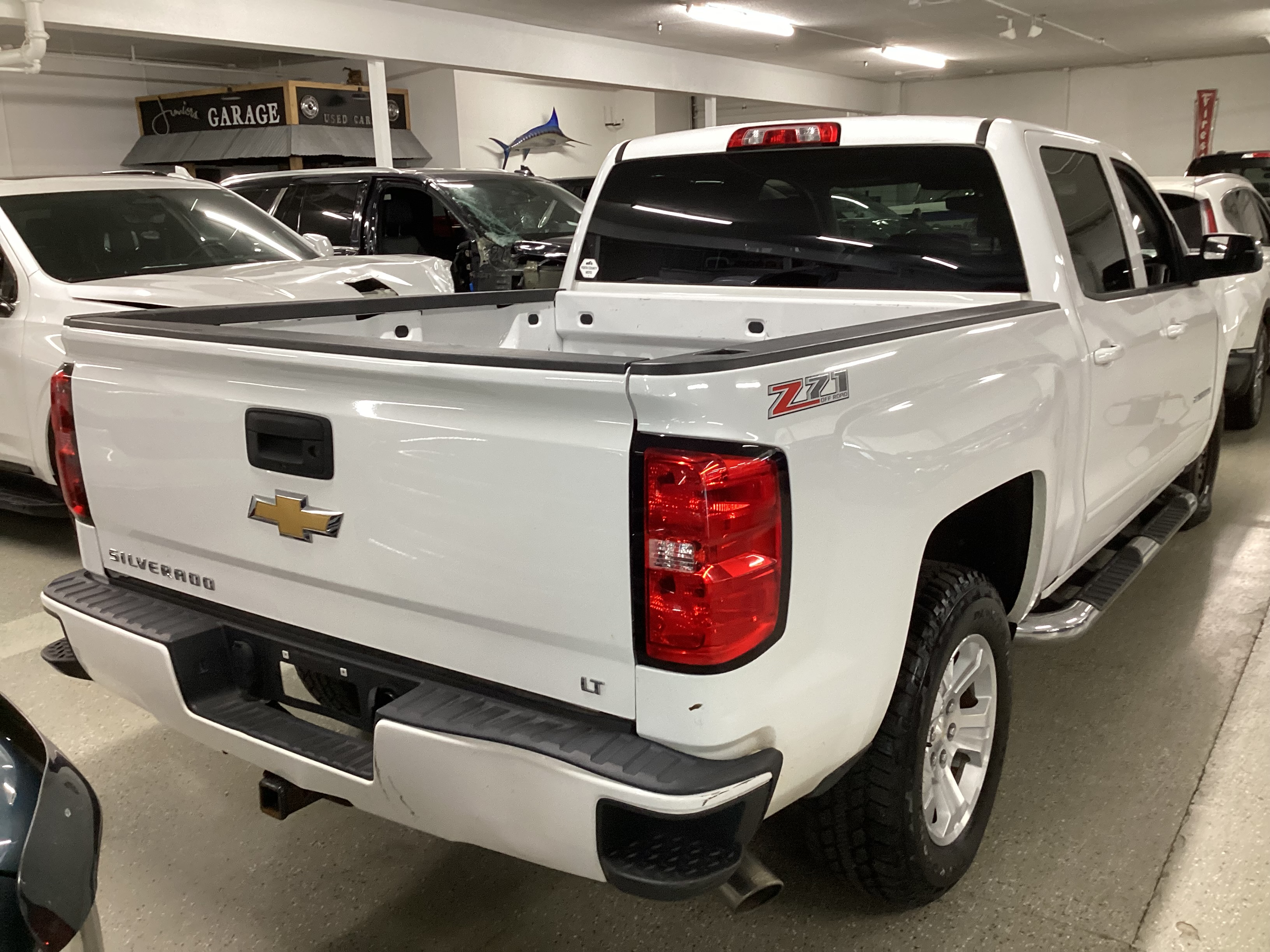 2017 CHEVROLET Silverado LT 4WD Crew Cab - Image 3