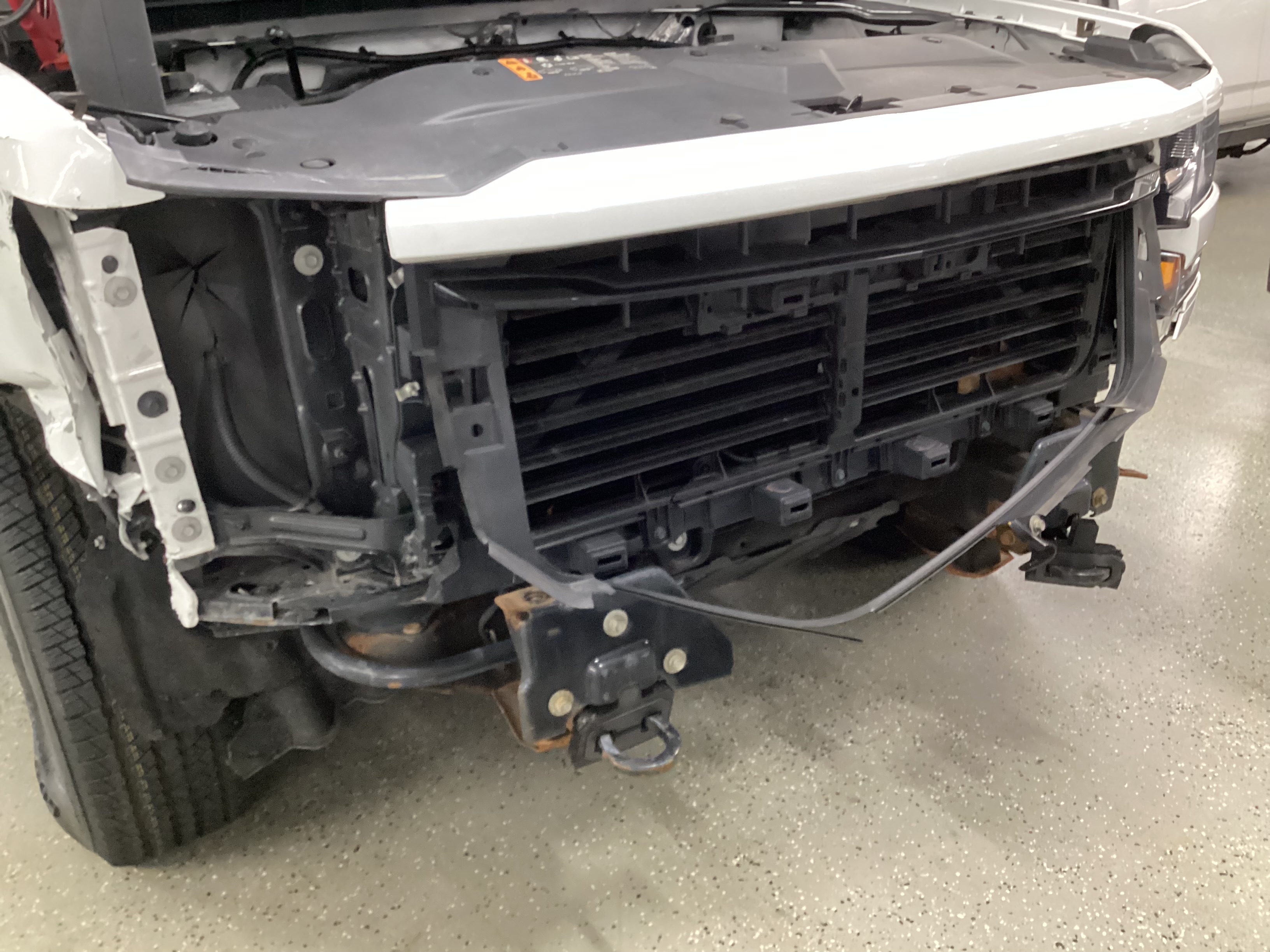 2017 CHEVROLET Silverado LT 4WD Crew Cab - Image 8