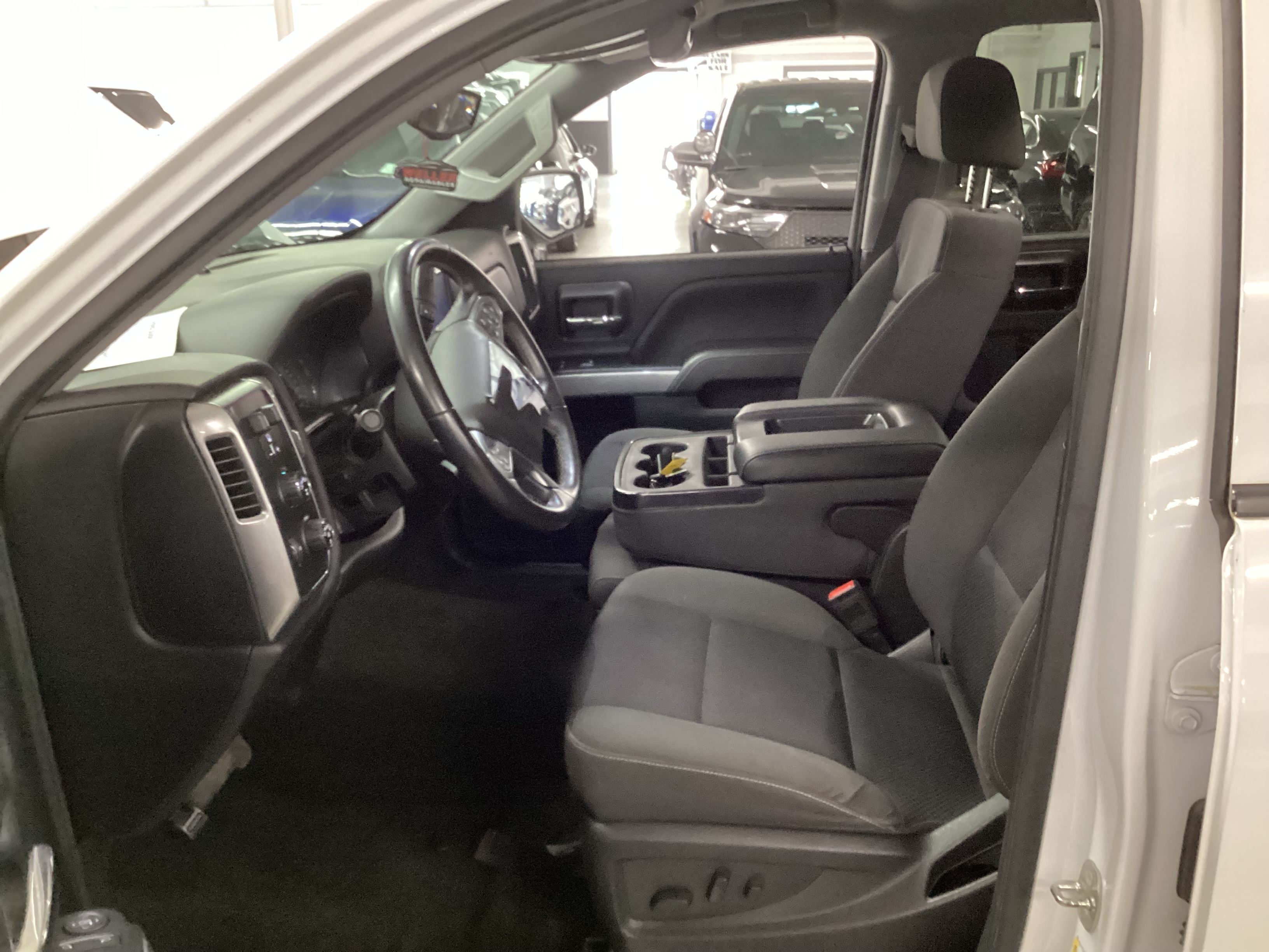 2017 CHEVROLET Silverado LT 4WD Crew Cab - Image 9