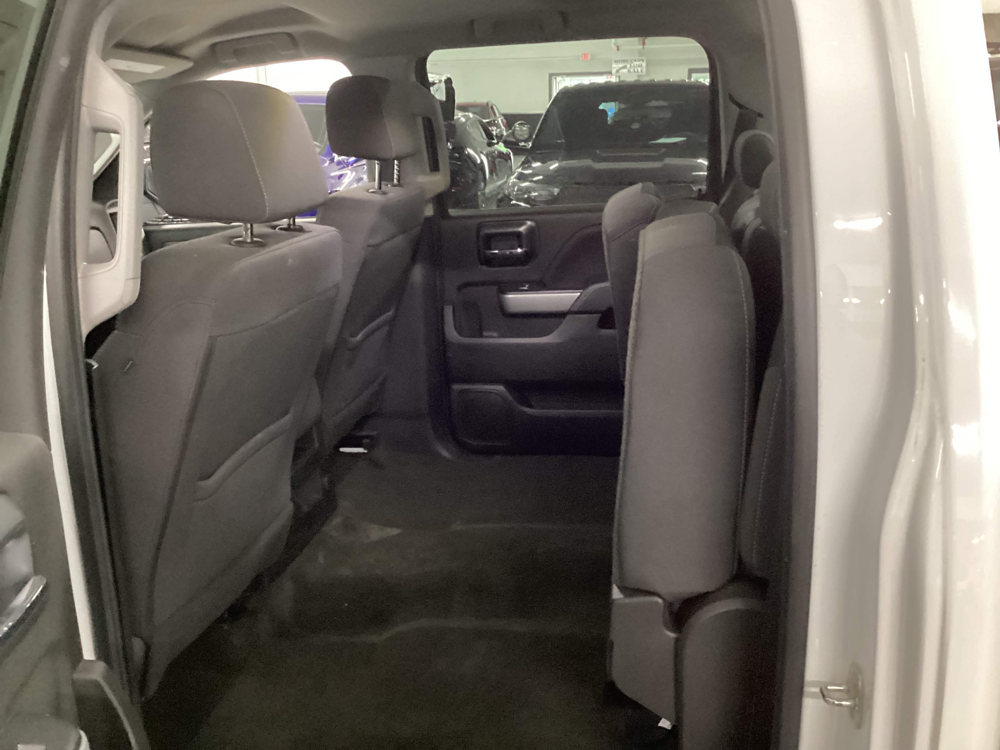 2017 CHEVROLET Silverado LT 4WD Crew Cab - Image 10