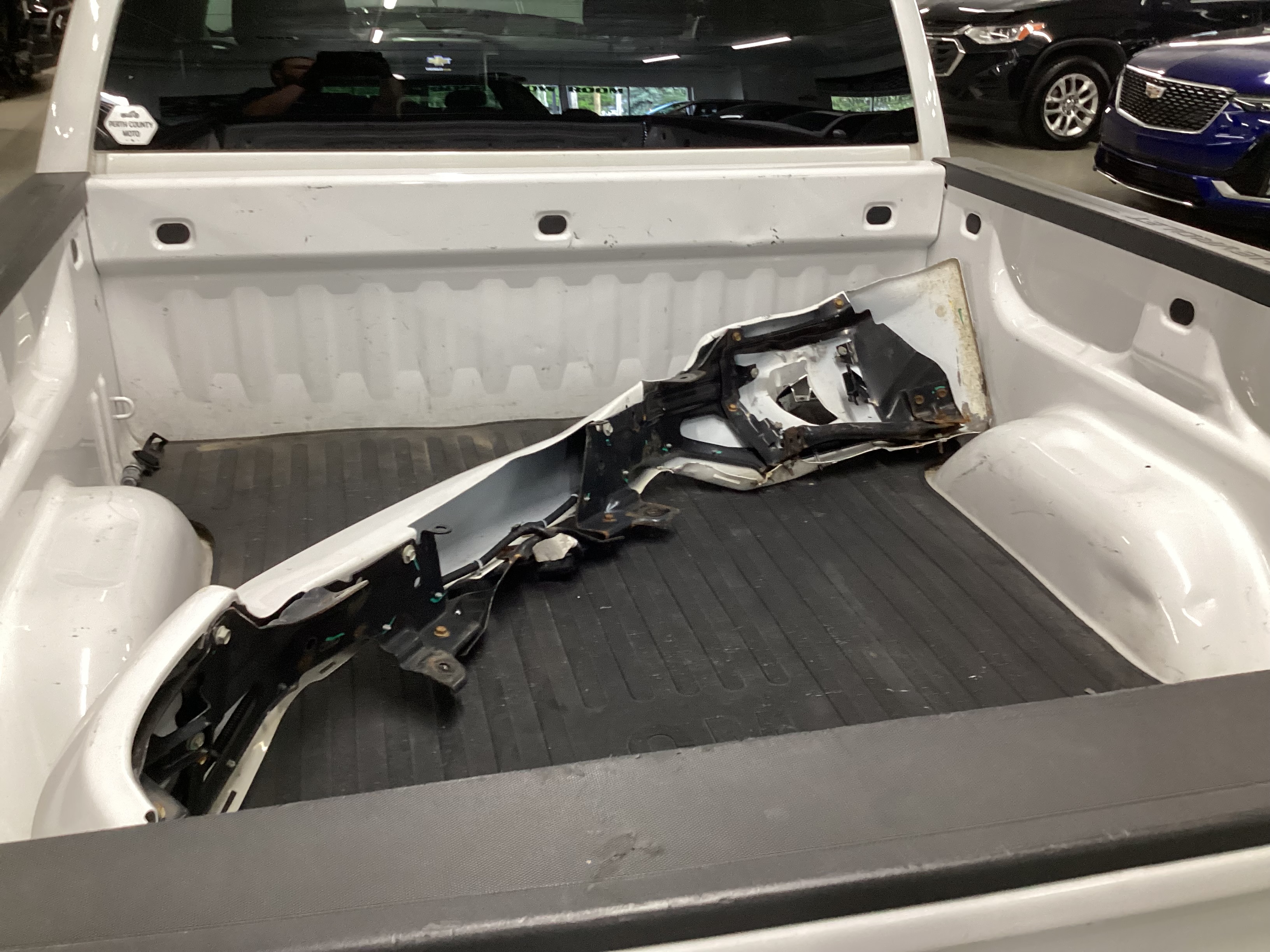 2017 CHEVROLET Silverado LT 4WD Crew Cab - Image 11