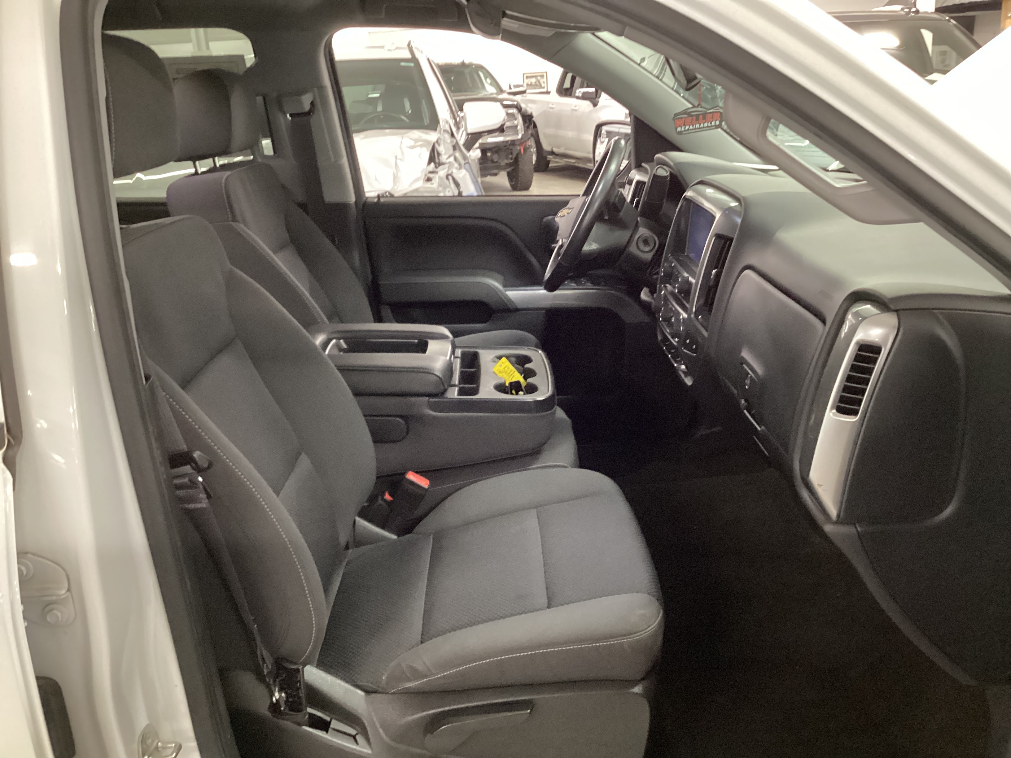 2017 CHEVROLET Silverado LT 4WD Crew Cab - Image 13