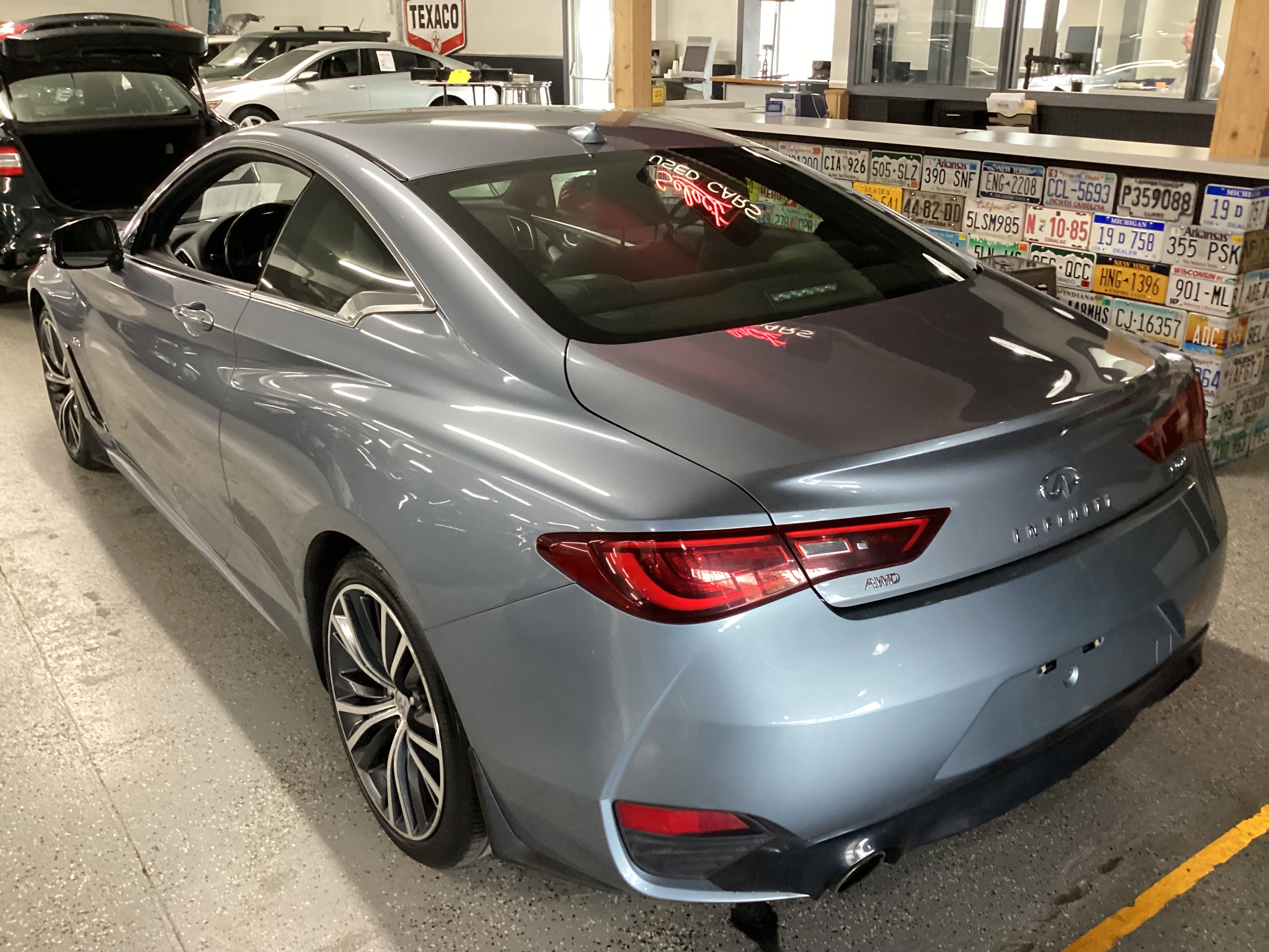 2017 INFINITI Q60 Premium AWD - Image 2