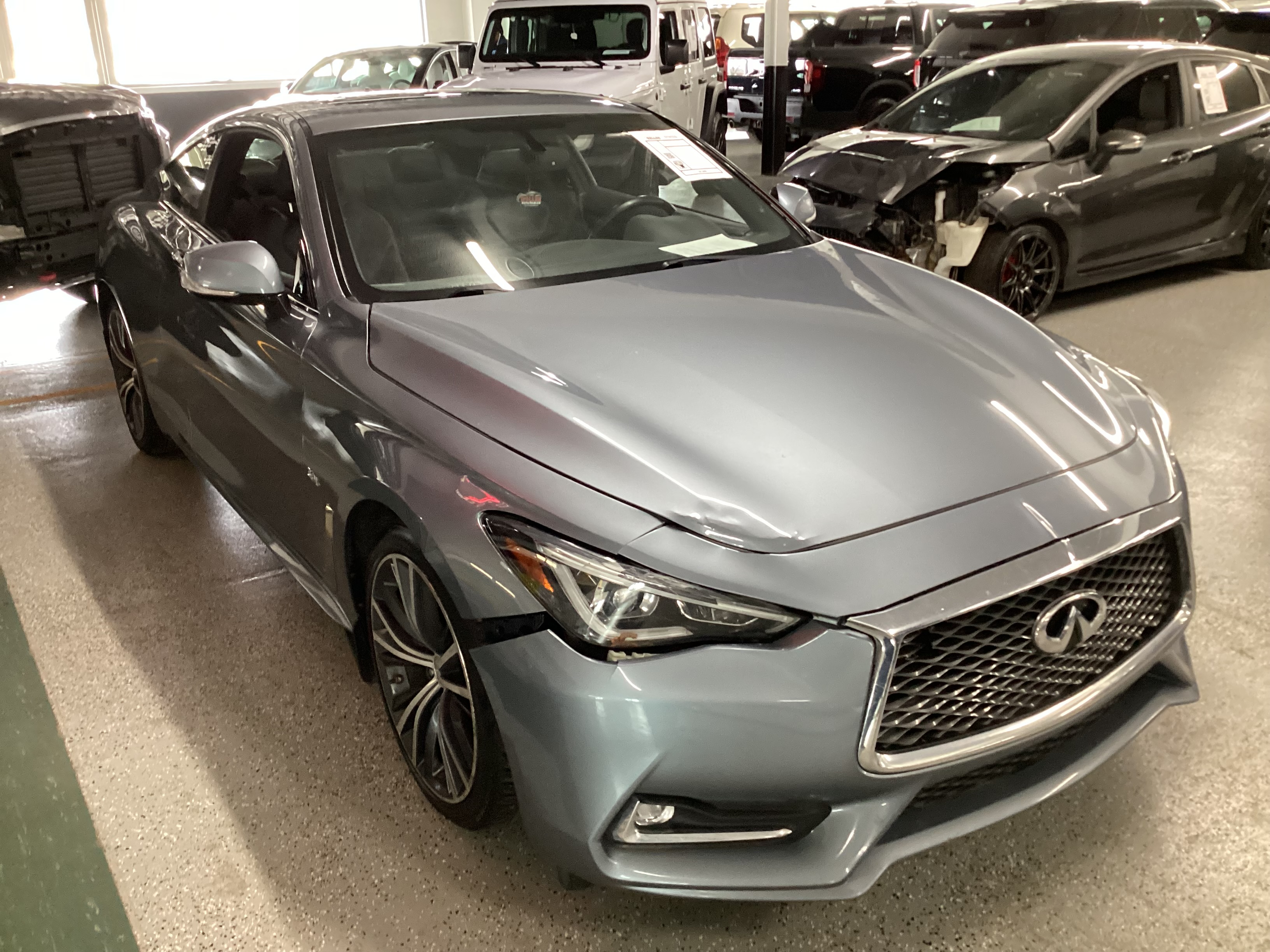 2017 INFINITI Q60 Premium AWD - Image 4