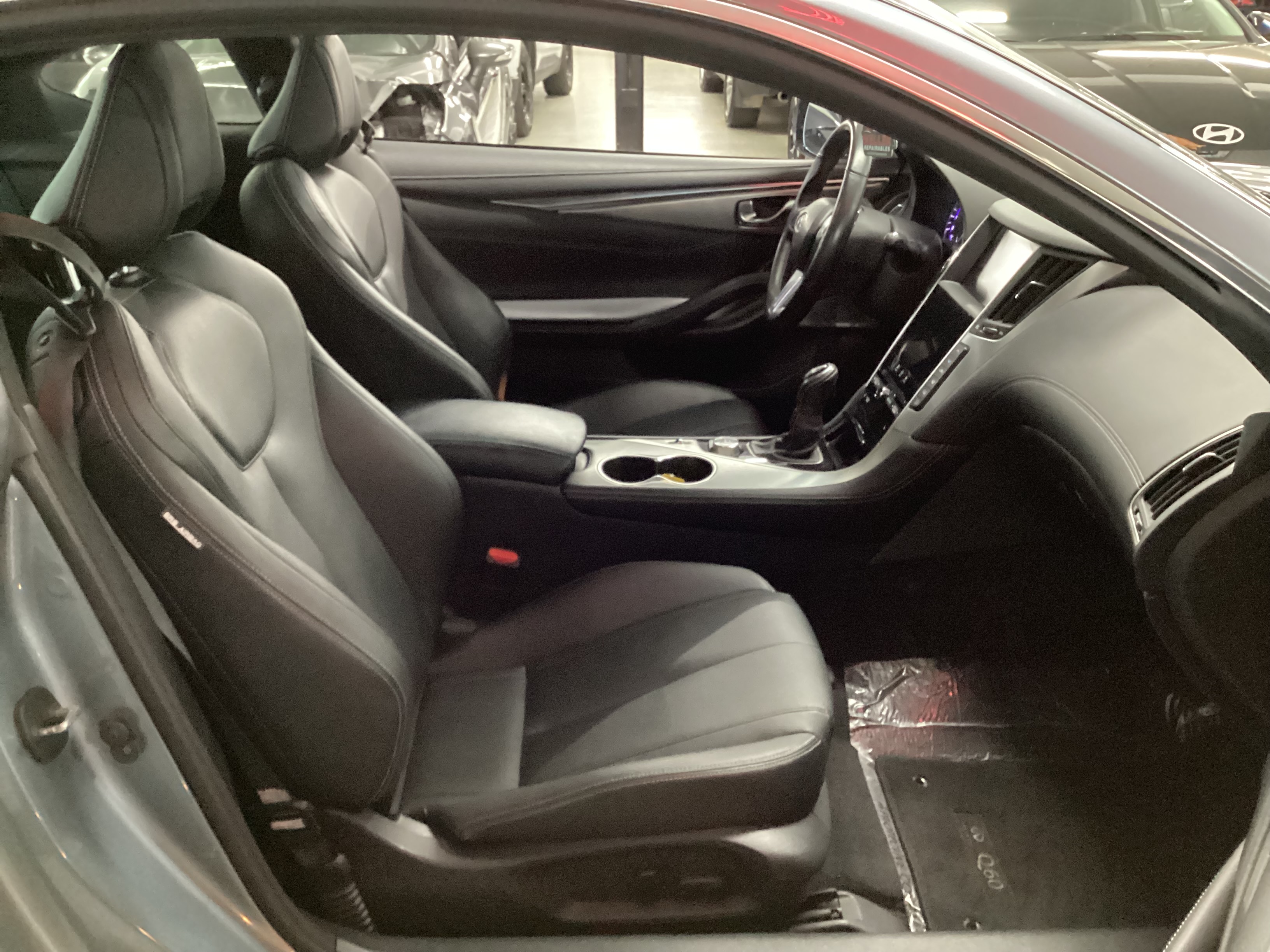 2017 INFINITI Q60 Premium AWD - Image 7