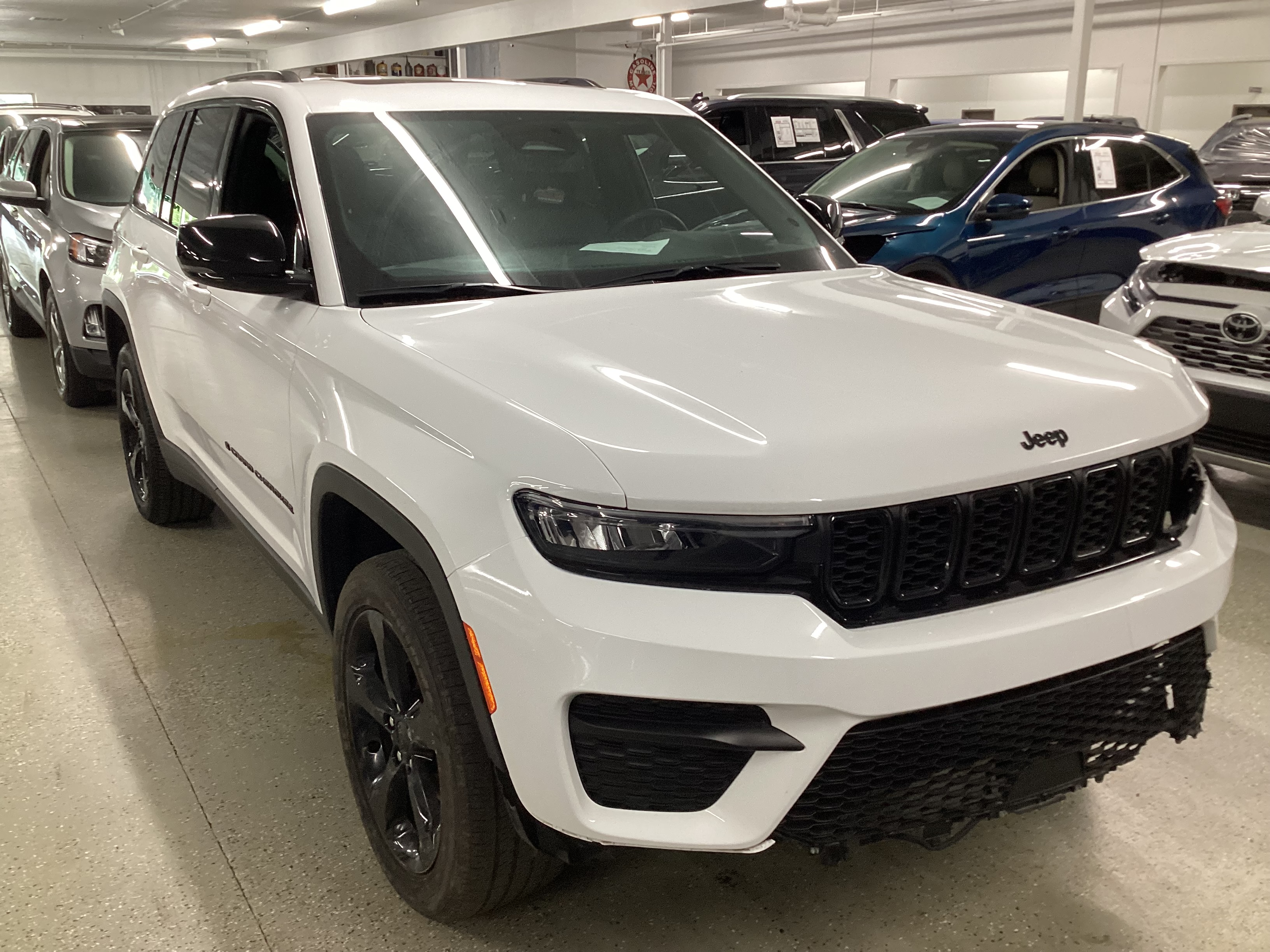 2024 JEEP Grand Cherokee Altitude X 4WD - Image 4