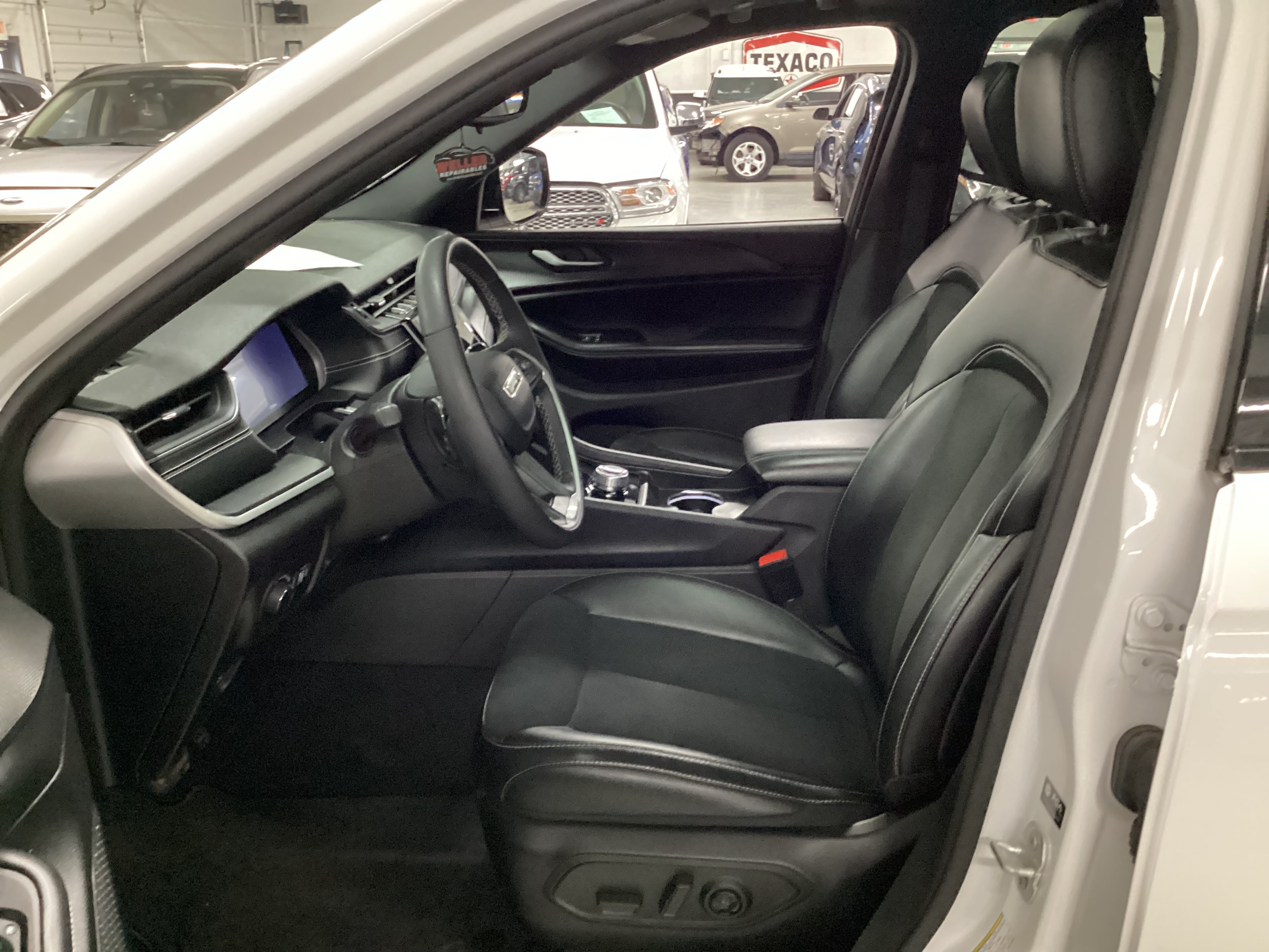 2024 JEEP Grand Cherokee Altitude X 4WD - Image 6