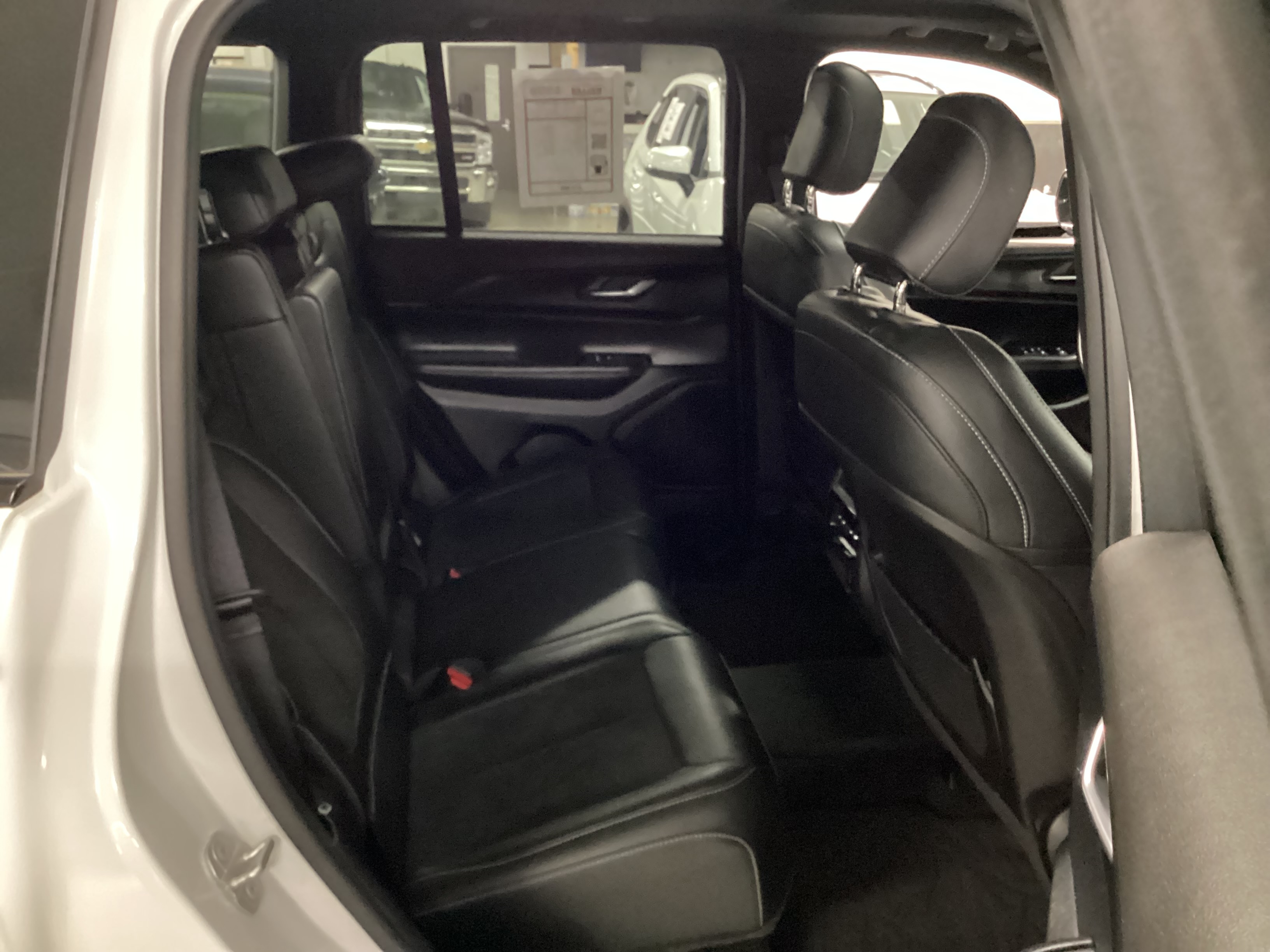 2024 JEEP Grand Cherokee Altitude X 4WD - Image 8