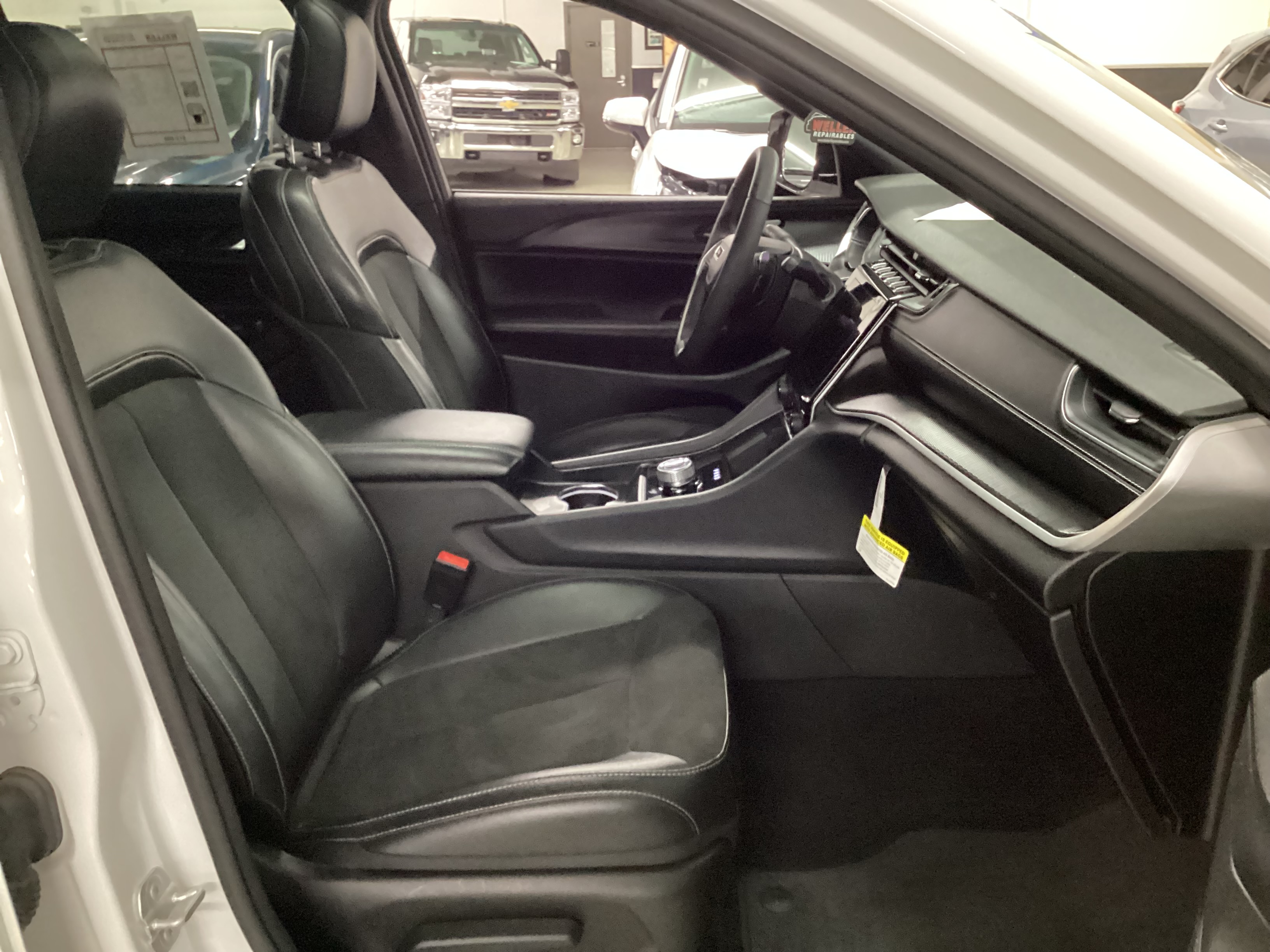 2024 JEEP Grand Cherokee Altitude X 4WD - Image 9