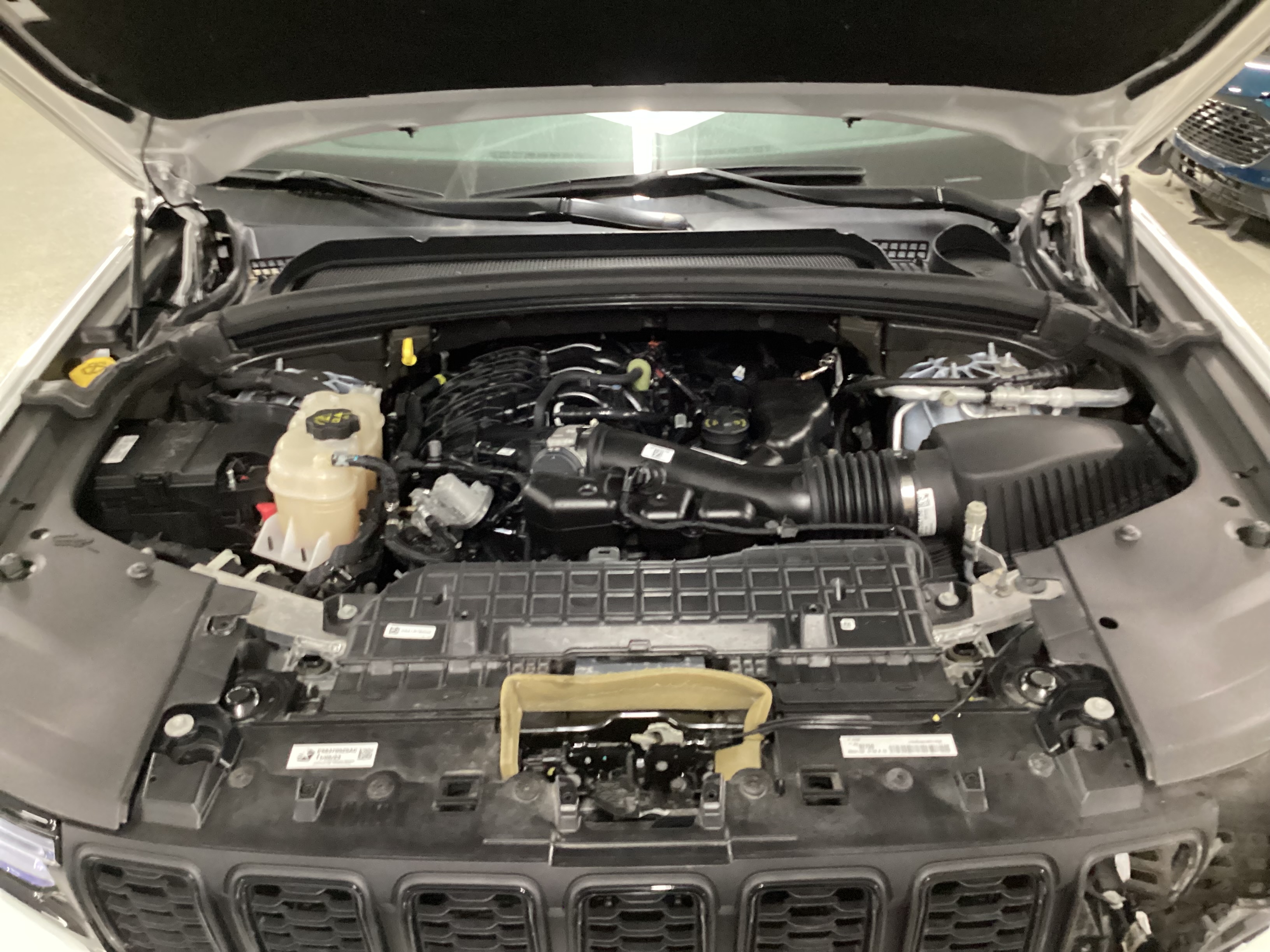 2024 JEEP Grand Cherokee Altitude X 4WD - Image 13