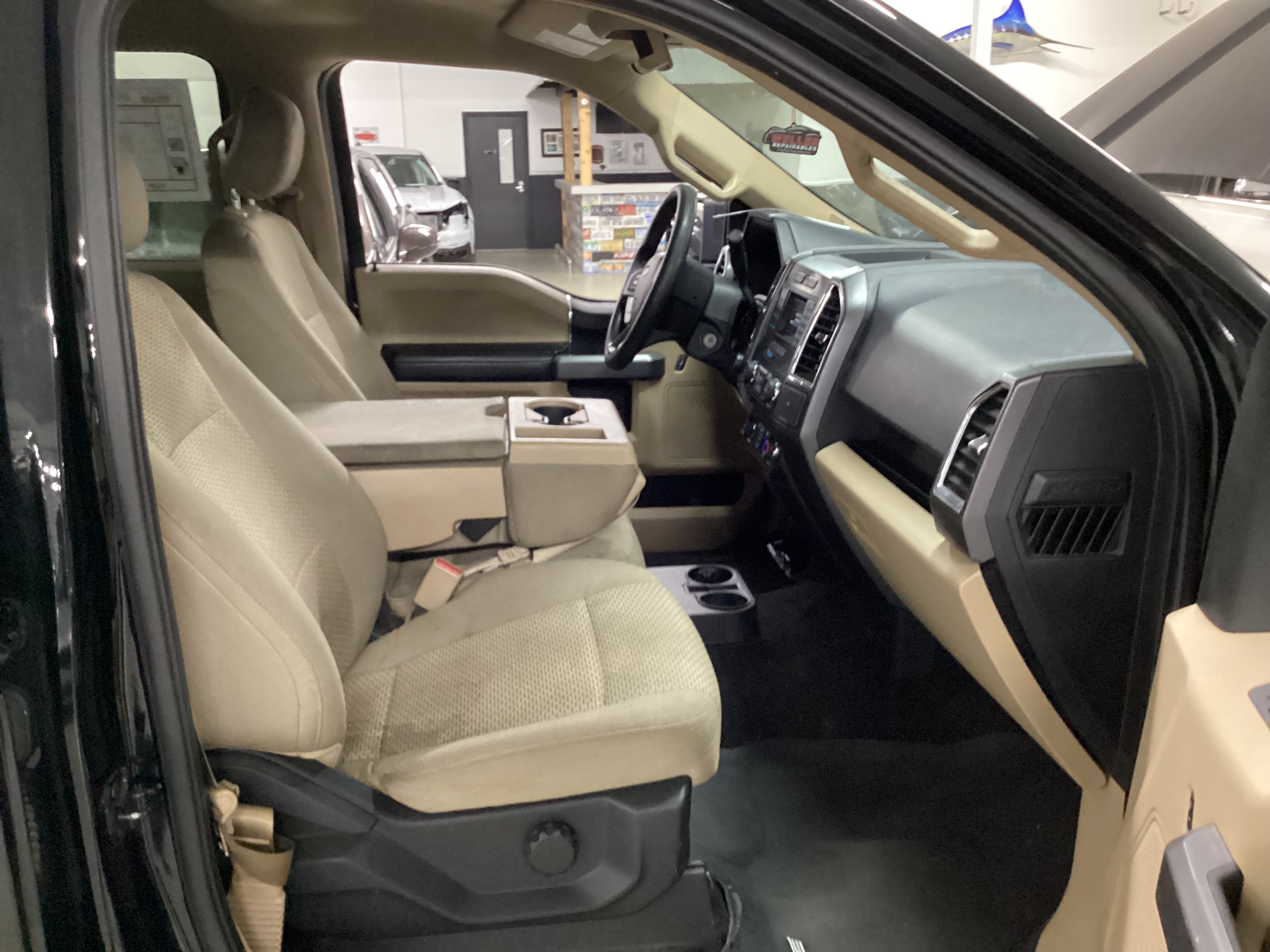 2016 FORD F-150 XLT 4WD SuperCrew - Image 10