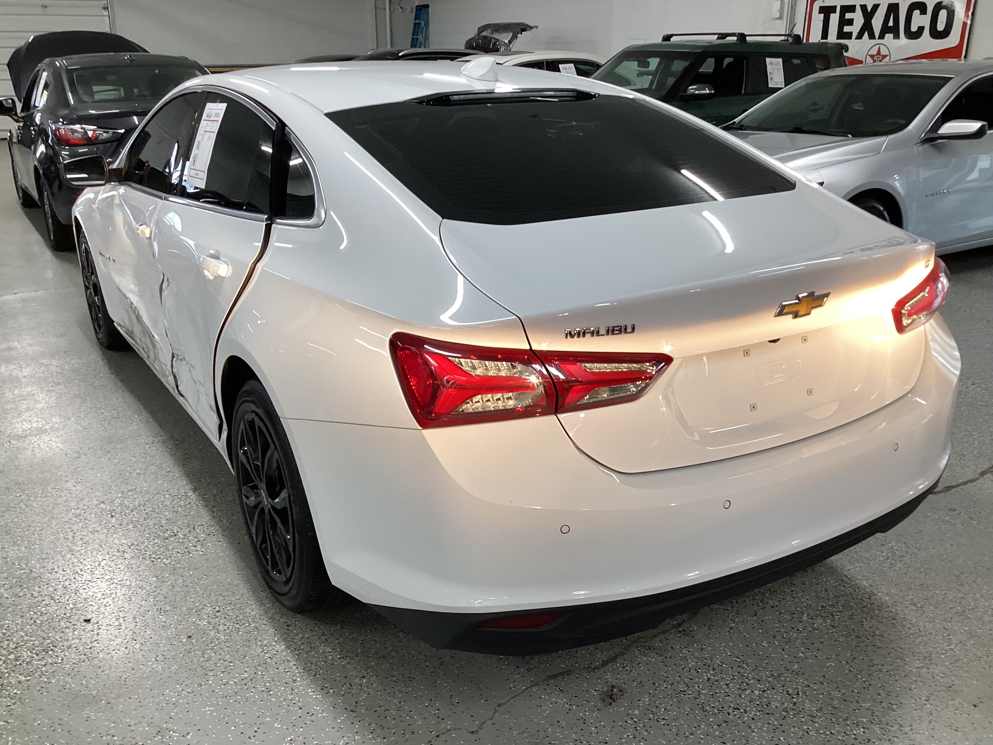2020 CHEVROLET Malibu LT - Image 2