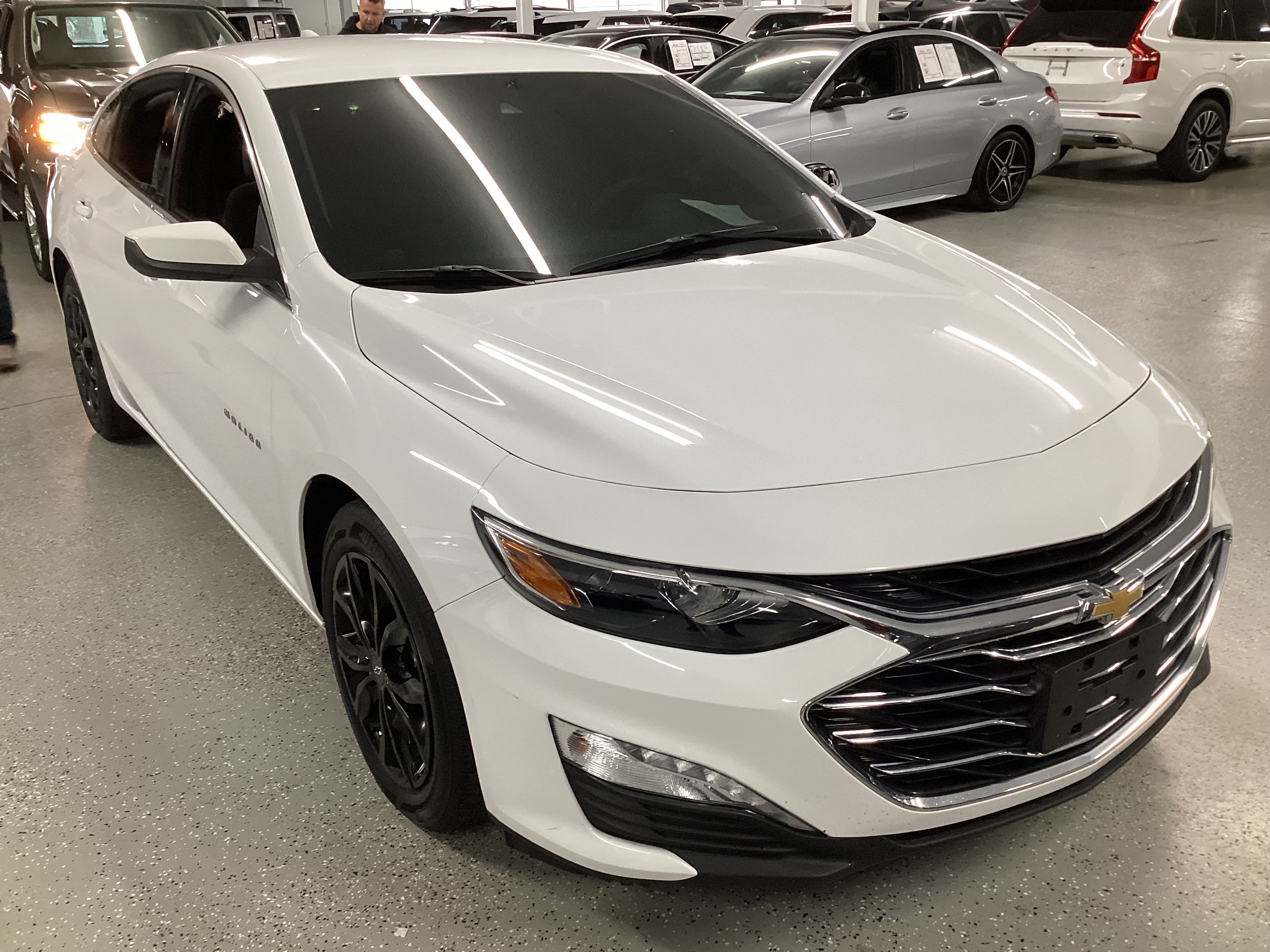 2020 CHEVROLET Malibu LT - Image 4