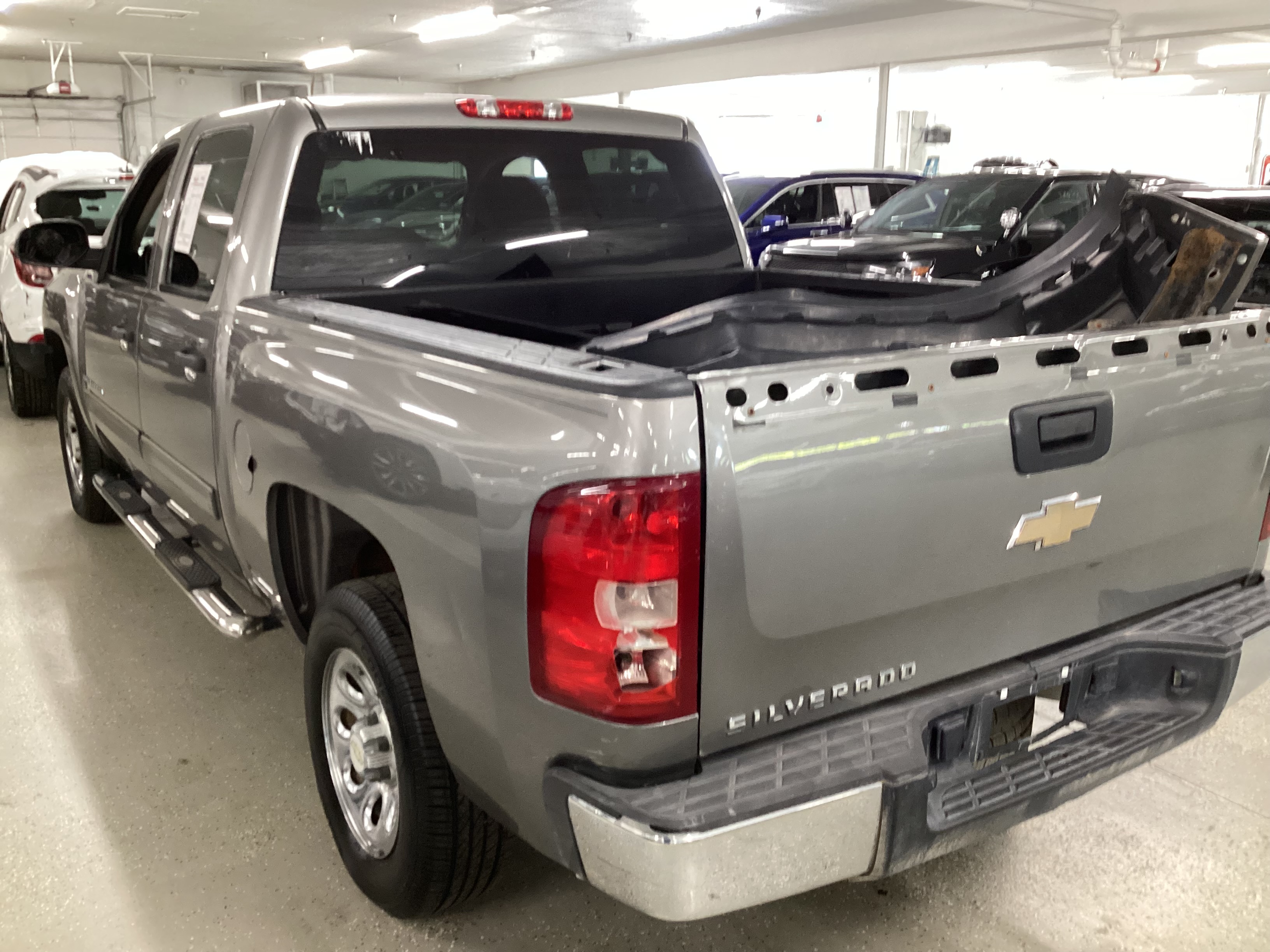 2009 CHEVROLET Silverado LT Crew Cab - Image 2