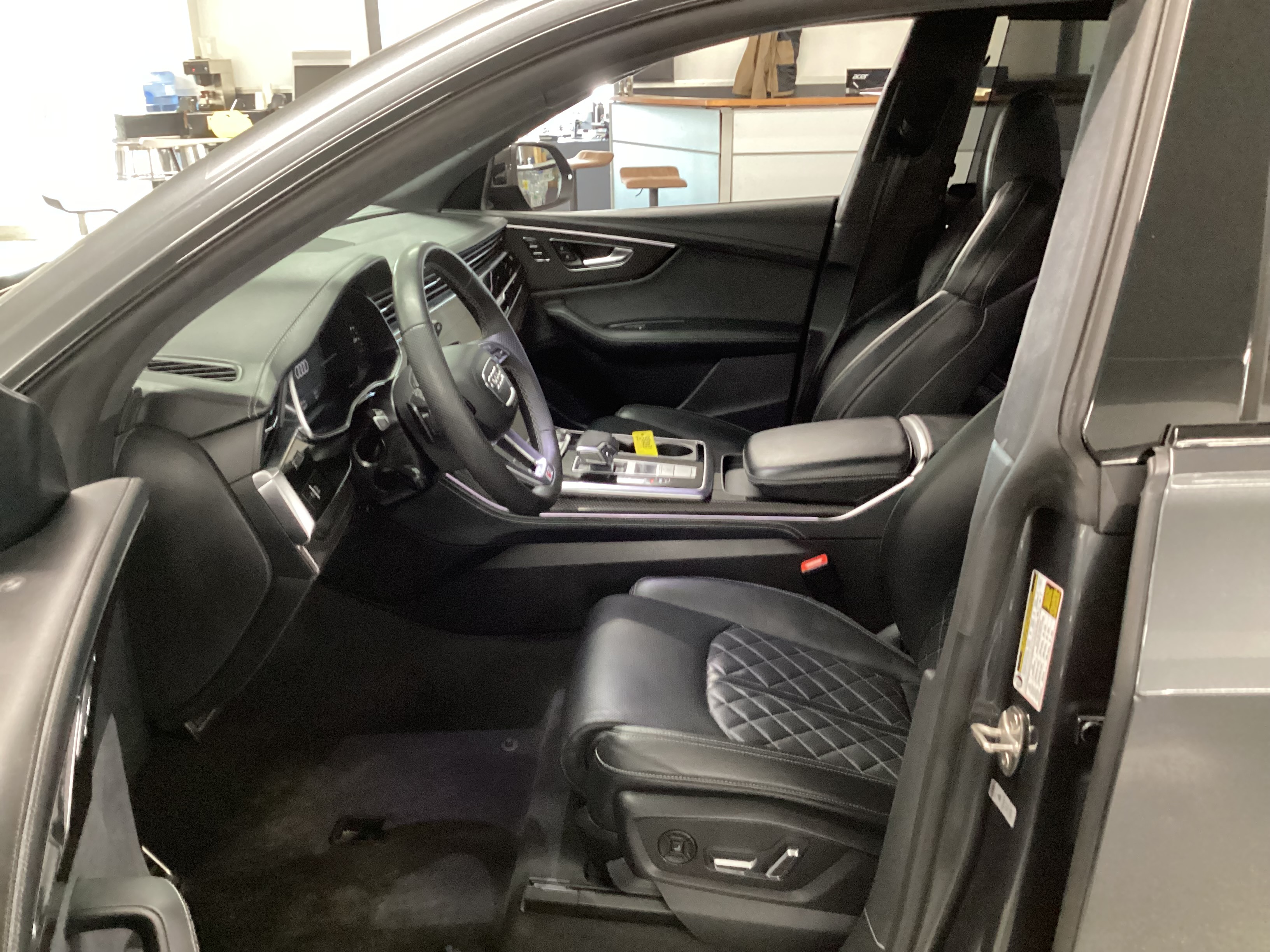 2023 AUDI SQ8 Prestige TFSI AWD - Image 5
